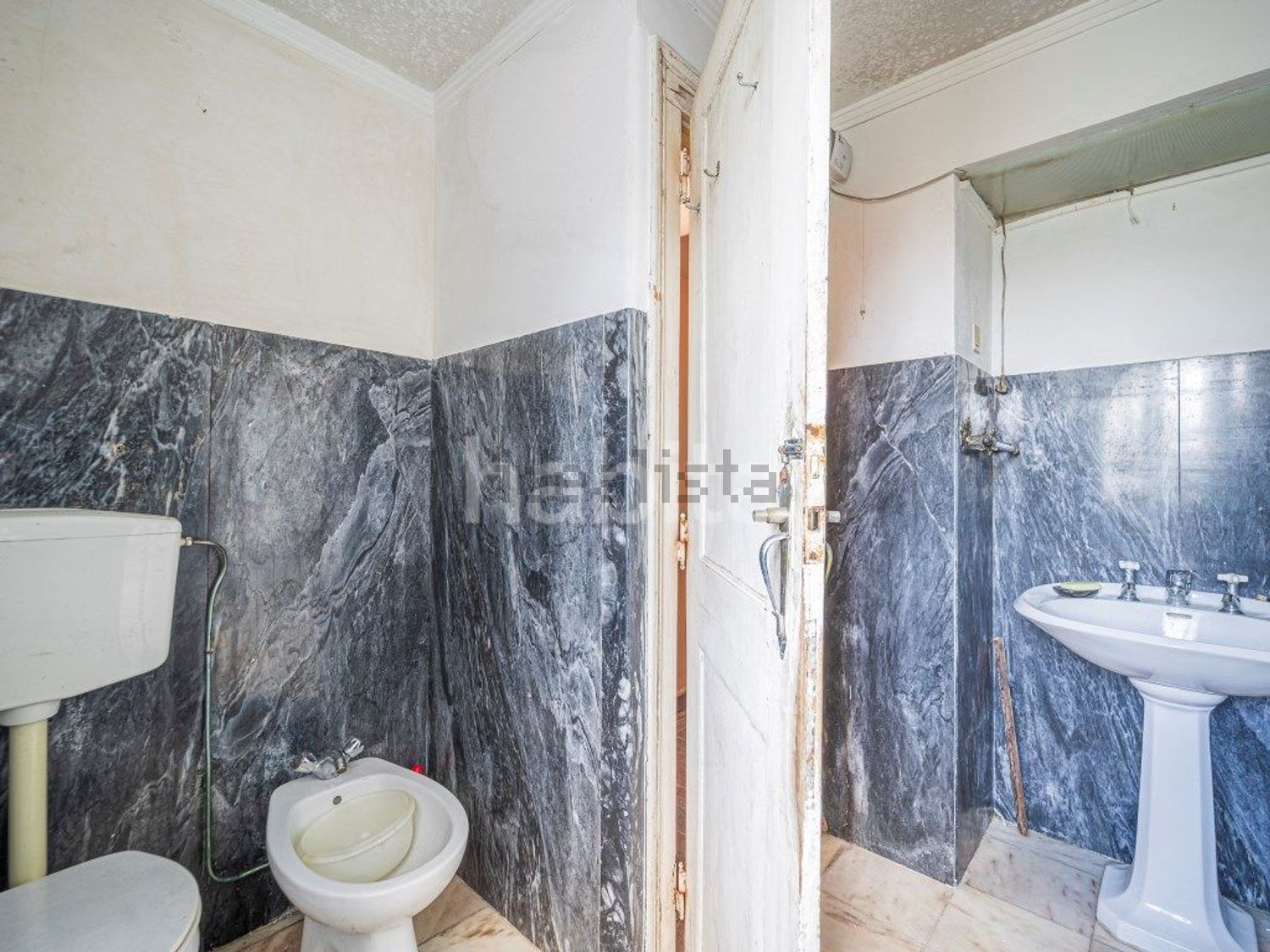 小楼房或独栋别墅出售在Rua Guilherme de Almeida, 9 - 卫生间