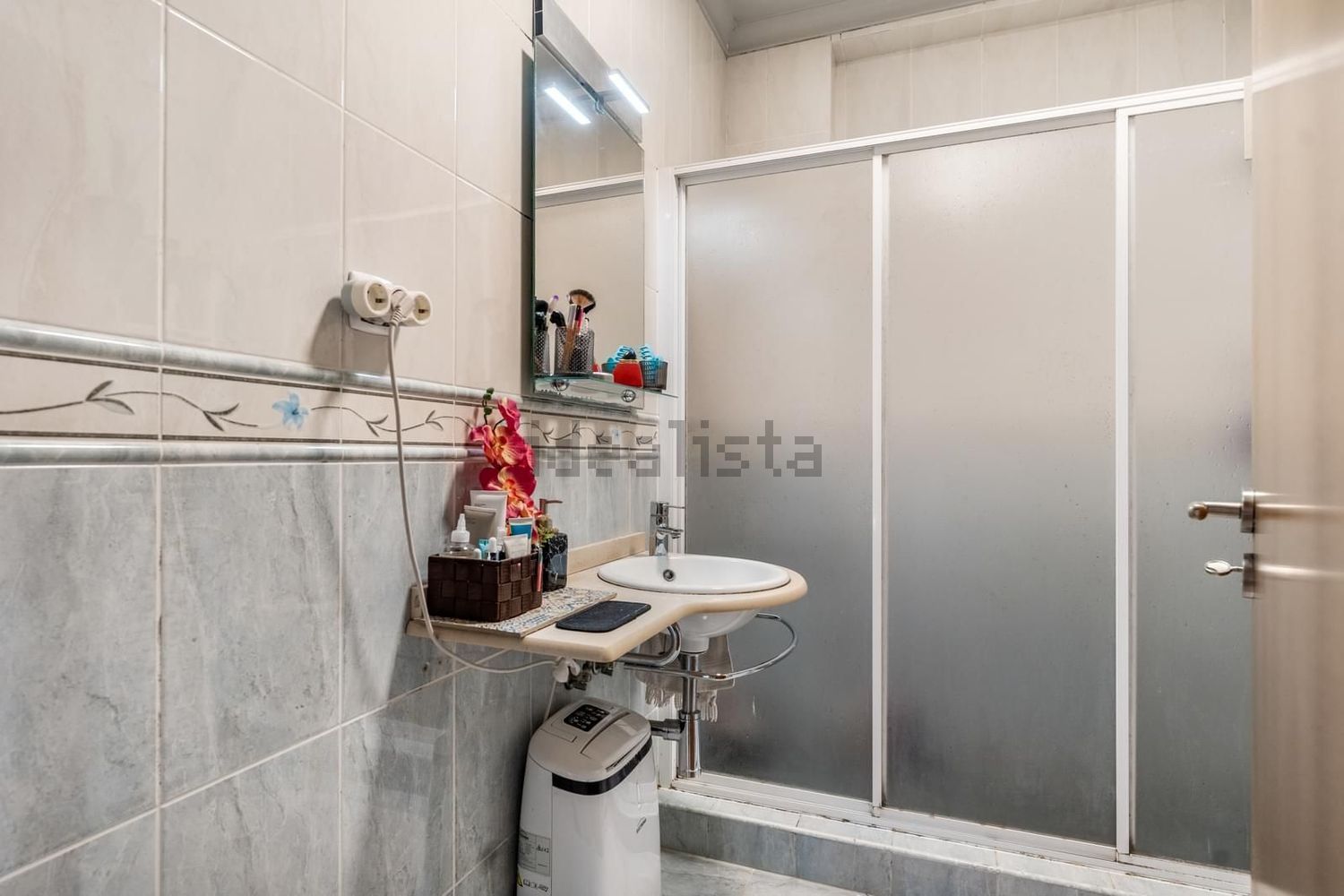 小楼房或独栋别墅出售N10 - 卫生间