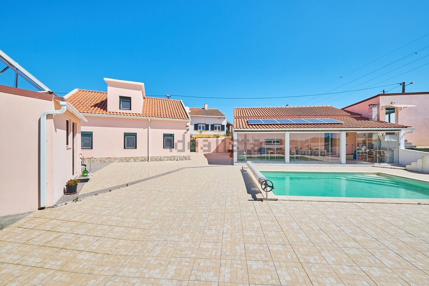 小楼房或独栋别墅出售在Rua da Bica - 游泳池