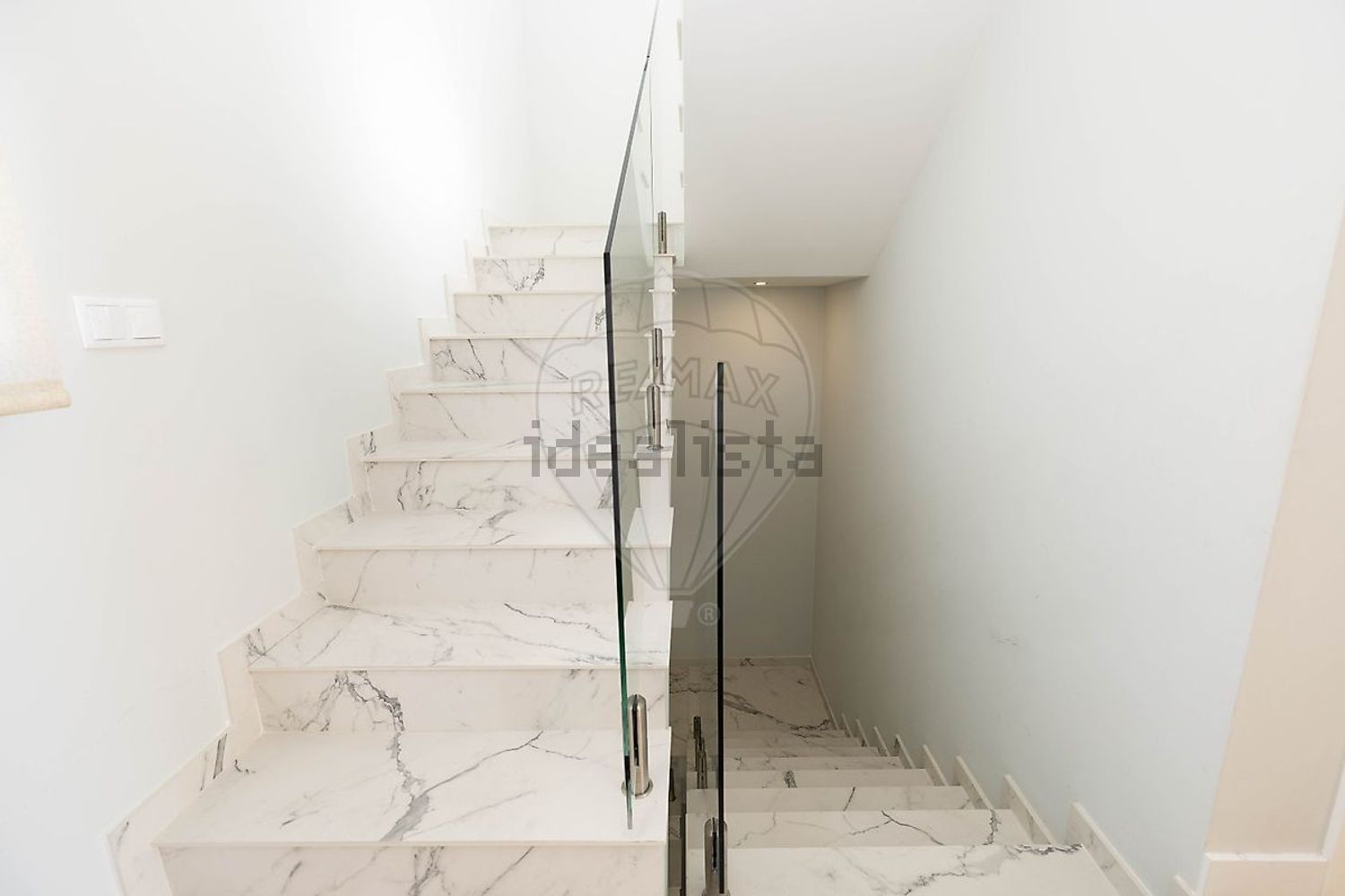 出租小楼房或独栋别墅在Rua Almeida Garrett - 详情