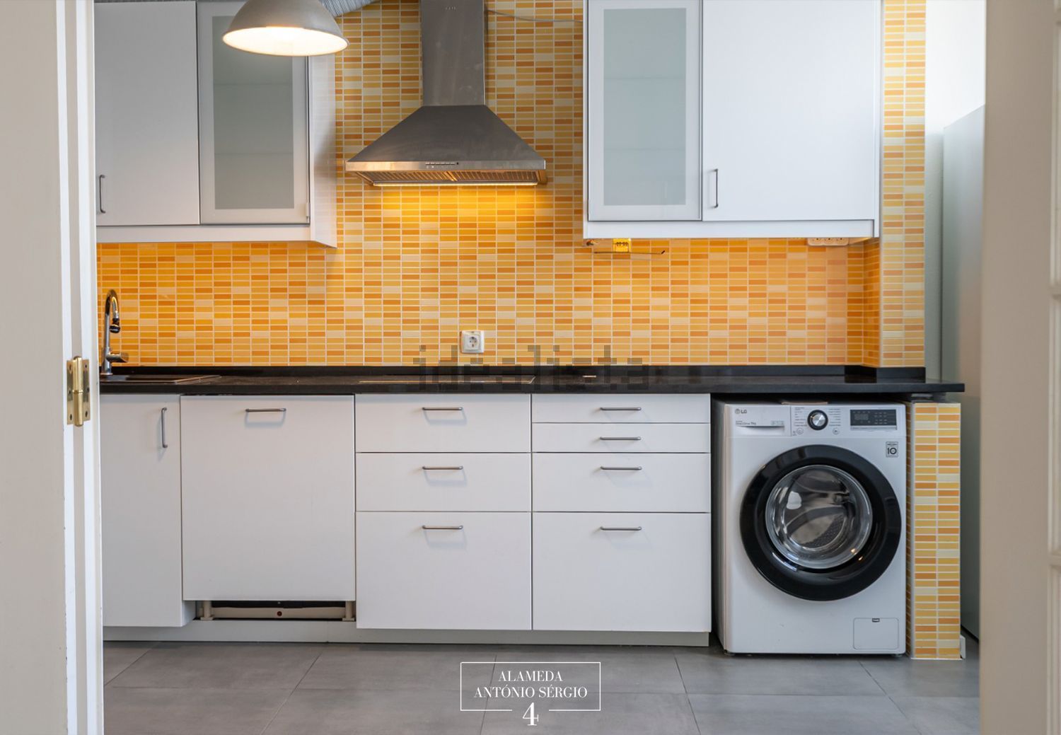 出租公寓 t2在Alameda António Sérgio, 4 - 厨房