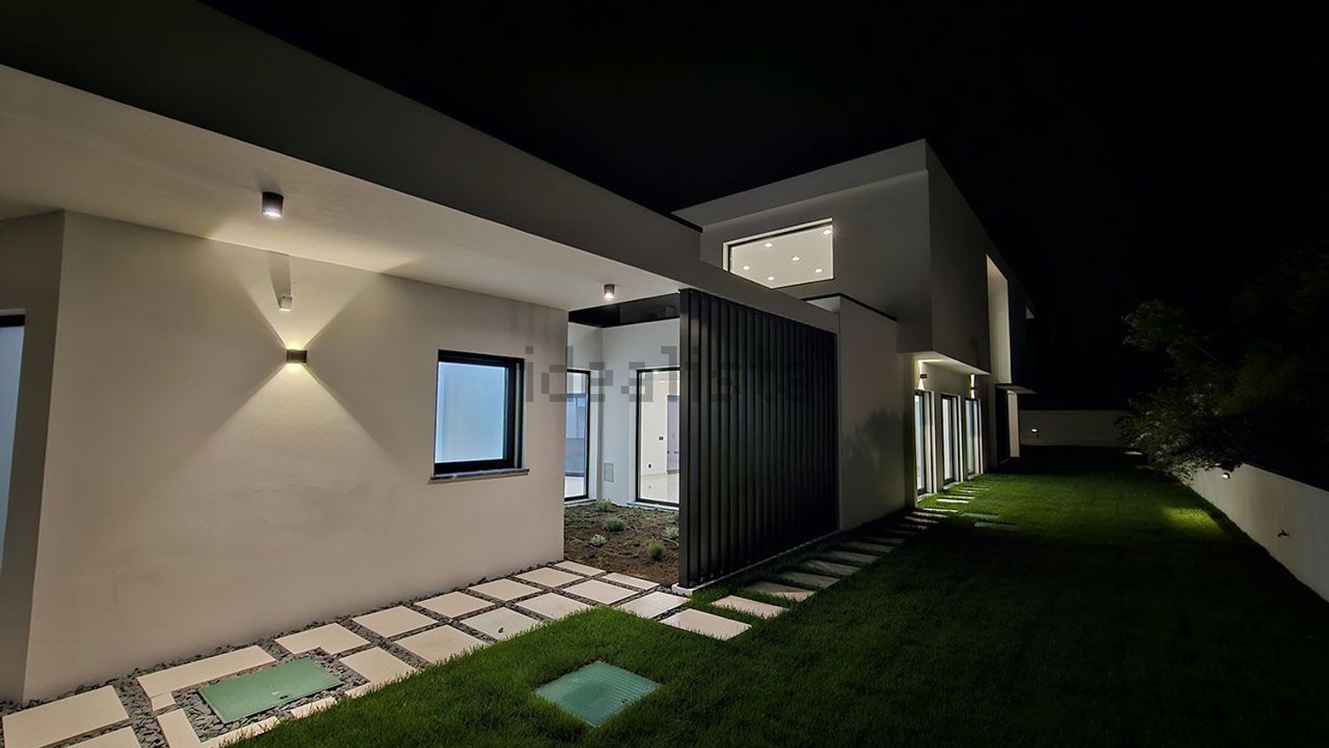 小楼房或独栋别墅出售在Avenida Pinhal do Arneiro - 外立面