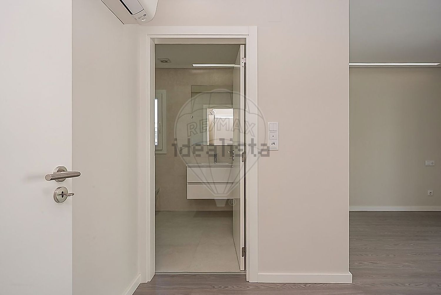 出租公寓 t2在Rua Maria Matos - 过道