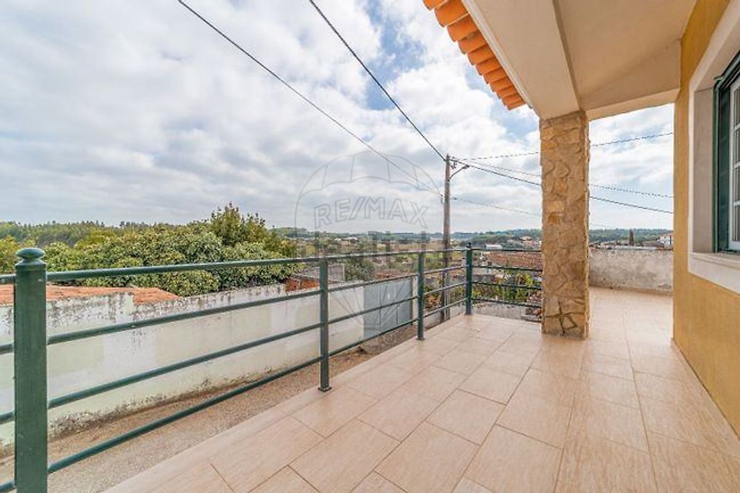 小楼房或独栋别墅出售在Rua das Flores - 阳台