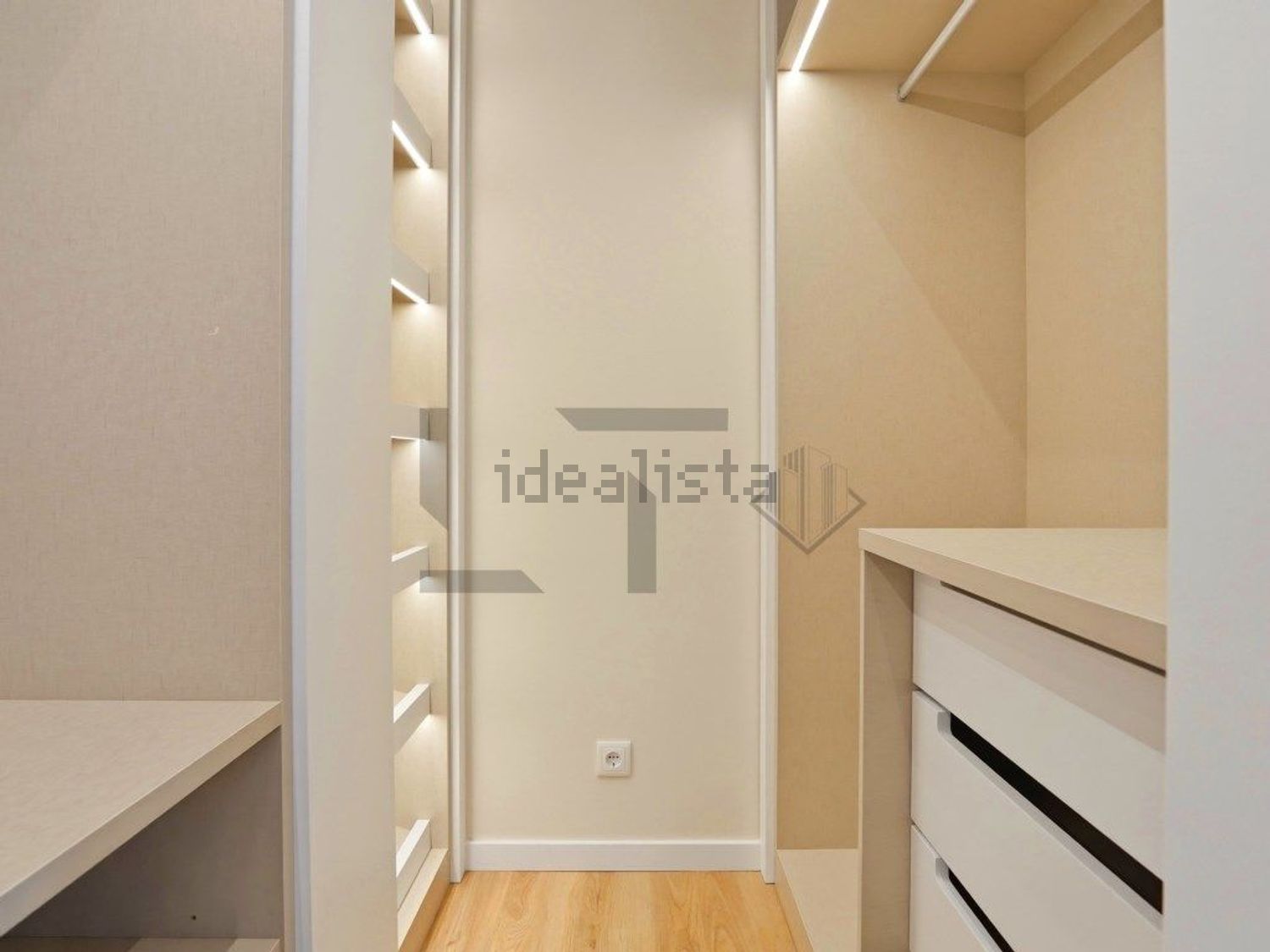 顶层公寓出售在Alameda dos Oceanos - 试衣间