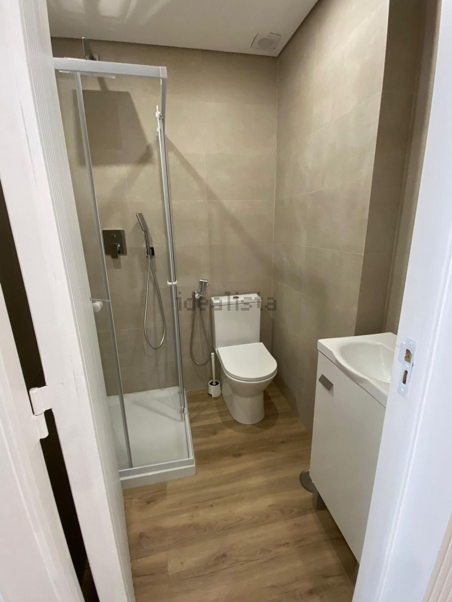 出租房间在Rua Dom Nuno Álvares Pereira, 16 - 卫生间