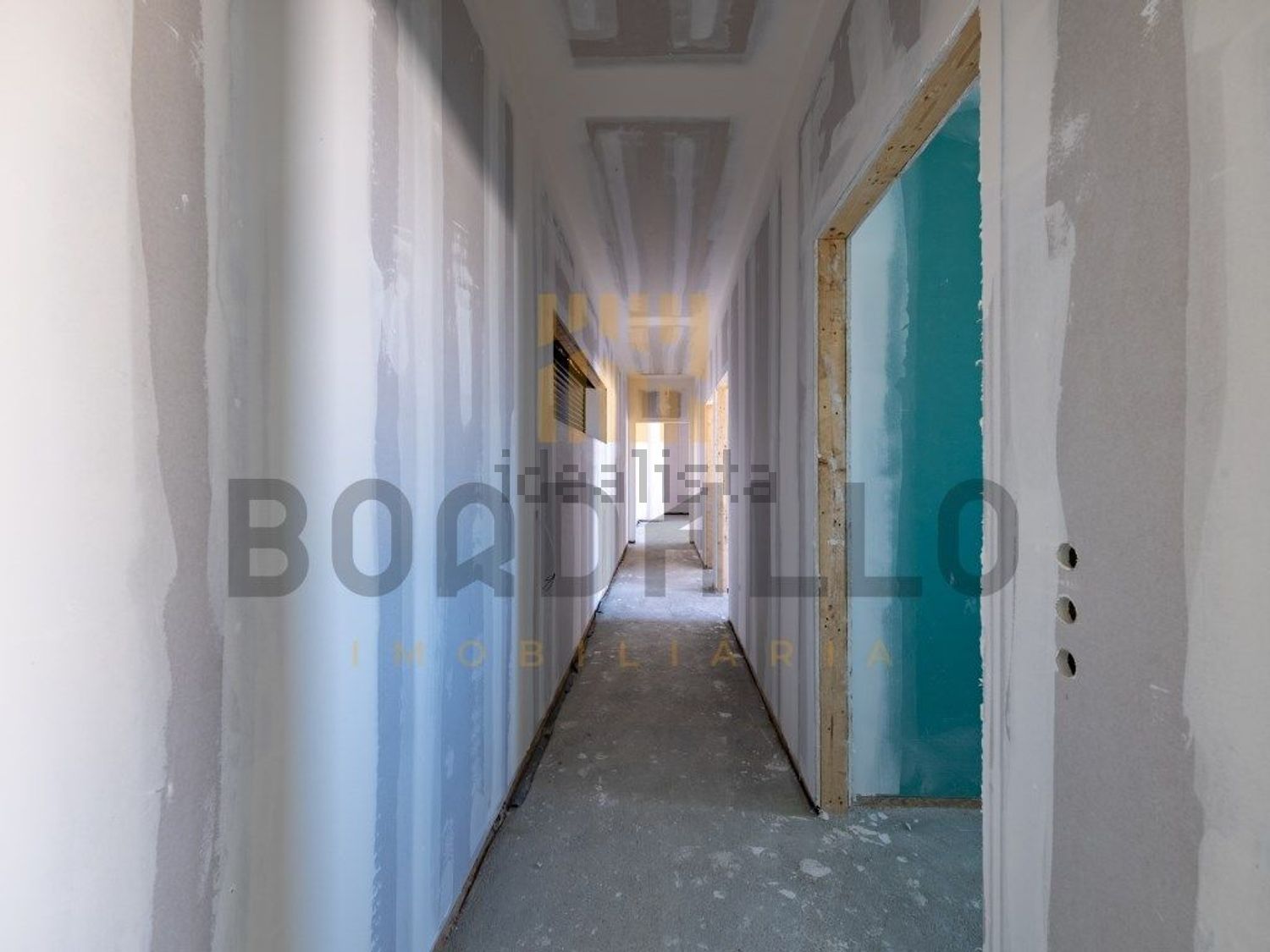 小楼房或独栋别墅出售在Rua do Serrado - 过道