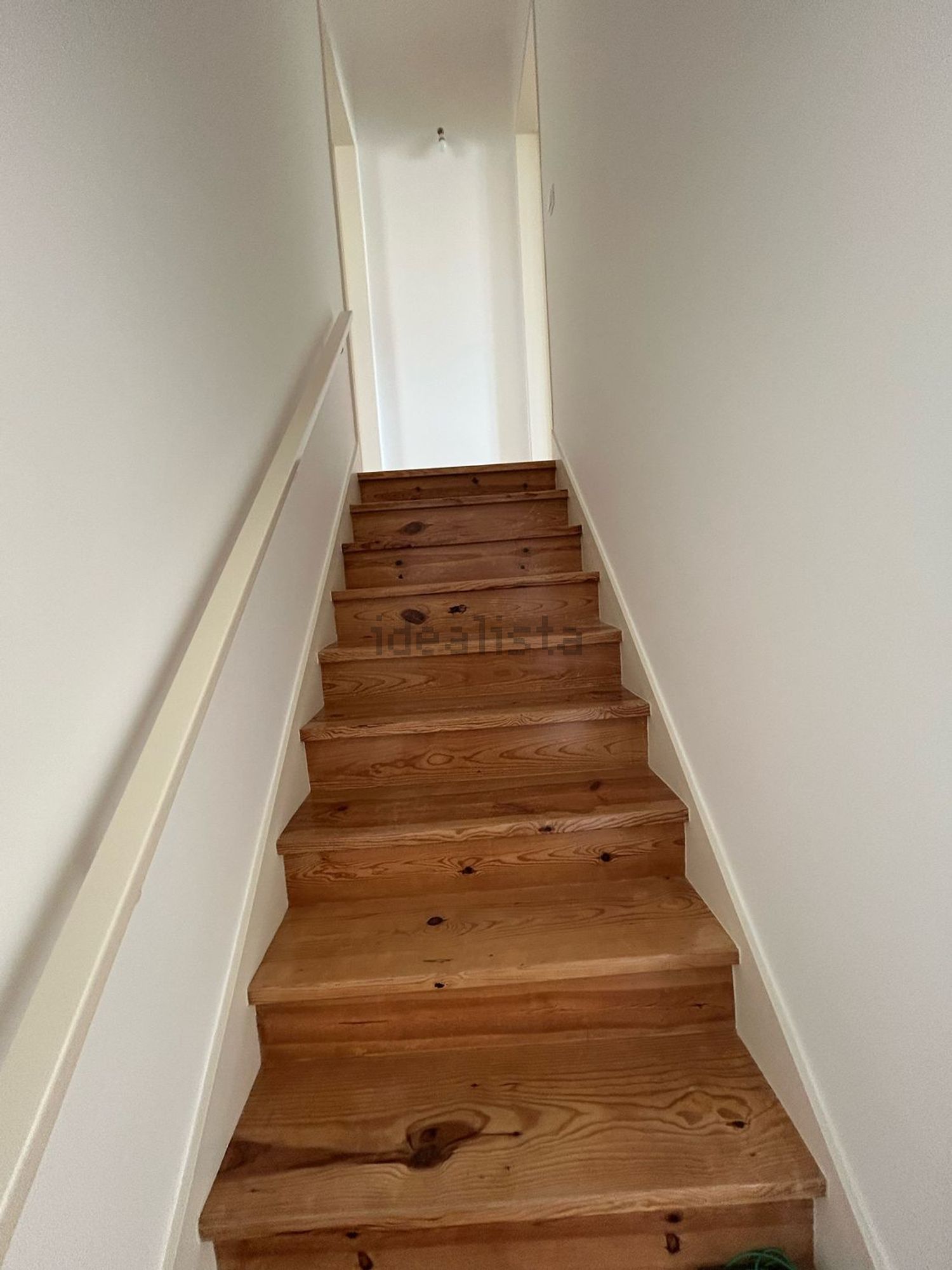 出租联排别墅在Rua do Caneiro, 33 - 楼梯