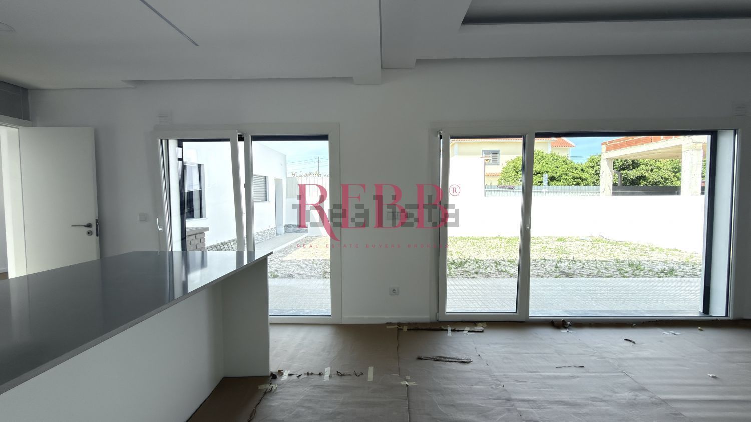 小楼房或独栋别墅出售在Rua Almada Negreiros - 照片