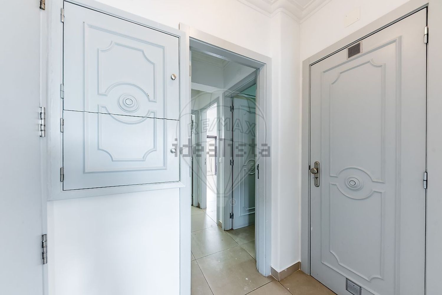 公寓 t2出售在Rua Almeida Garrett - 过道