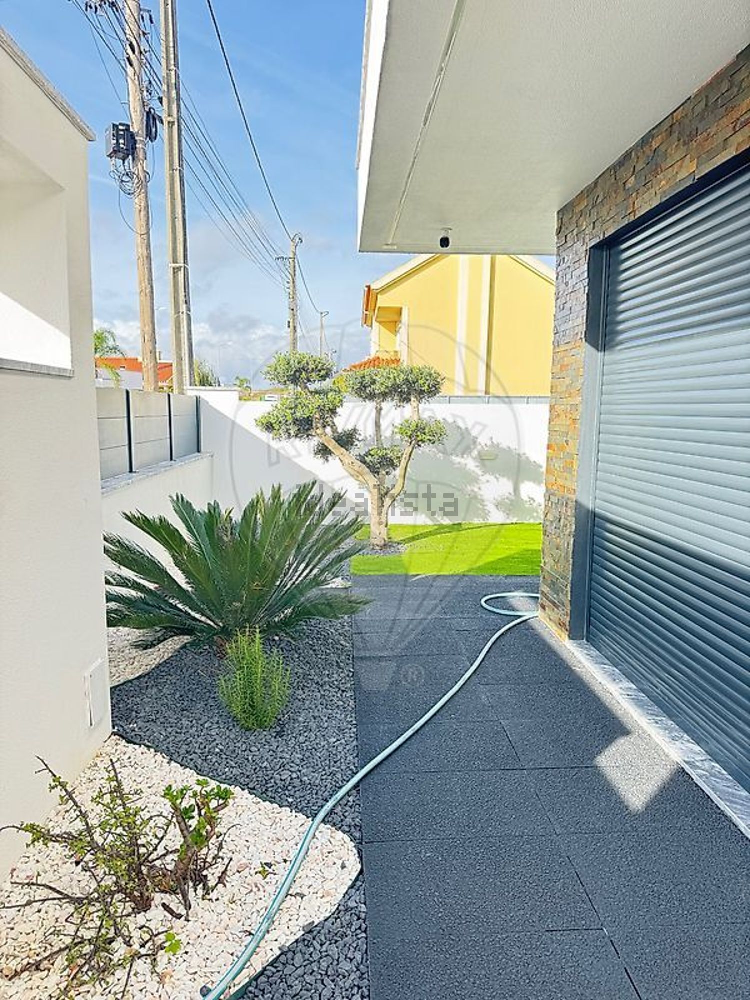 小楼房或独栋别墅出售在Alameda Miguel Torga - 照片