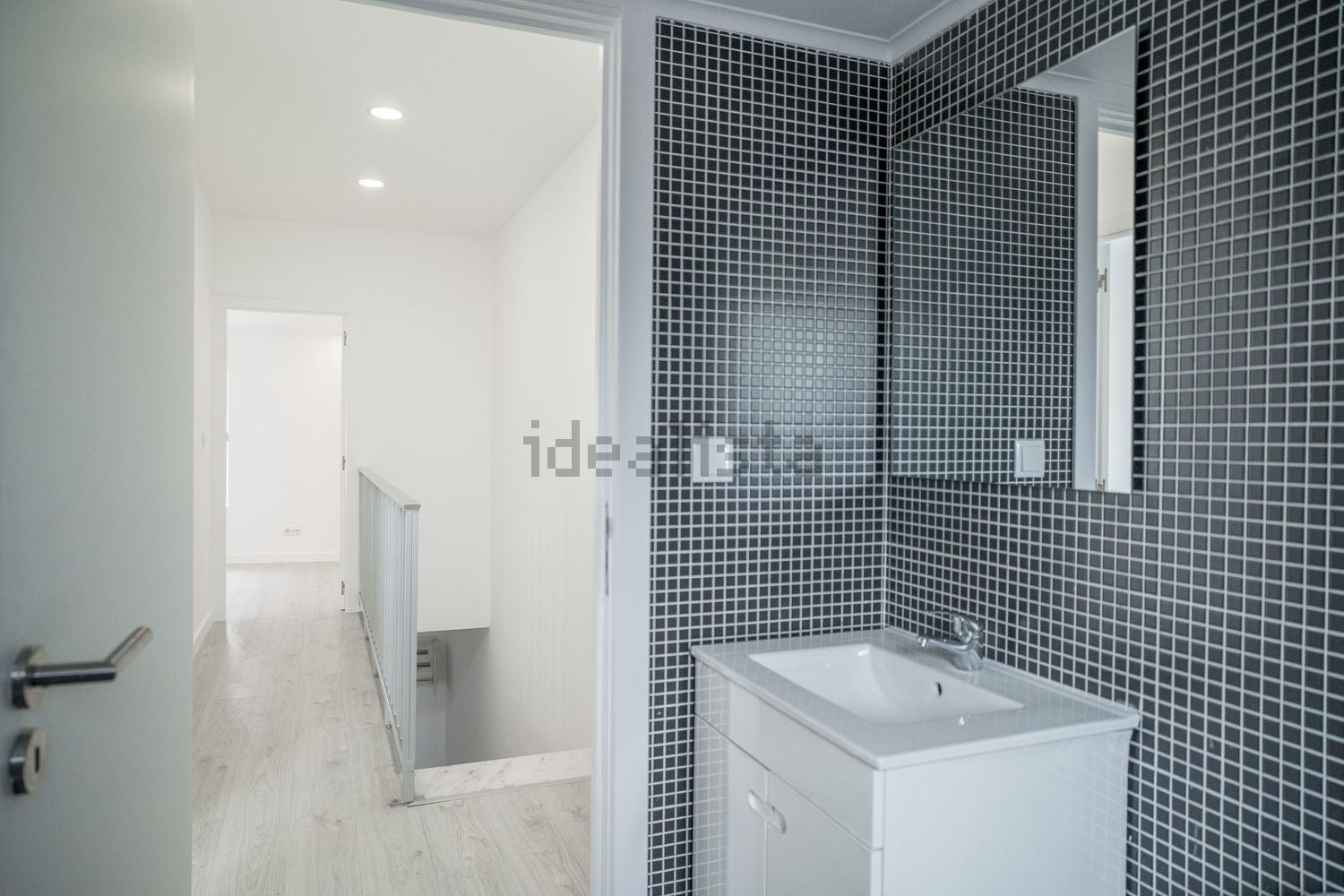 小楼房或独栋别墅出售在Rua David José Chitas, 8 - 卫生间