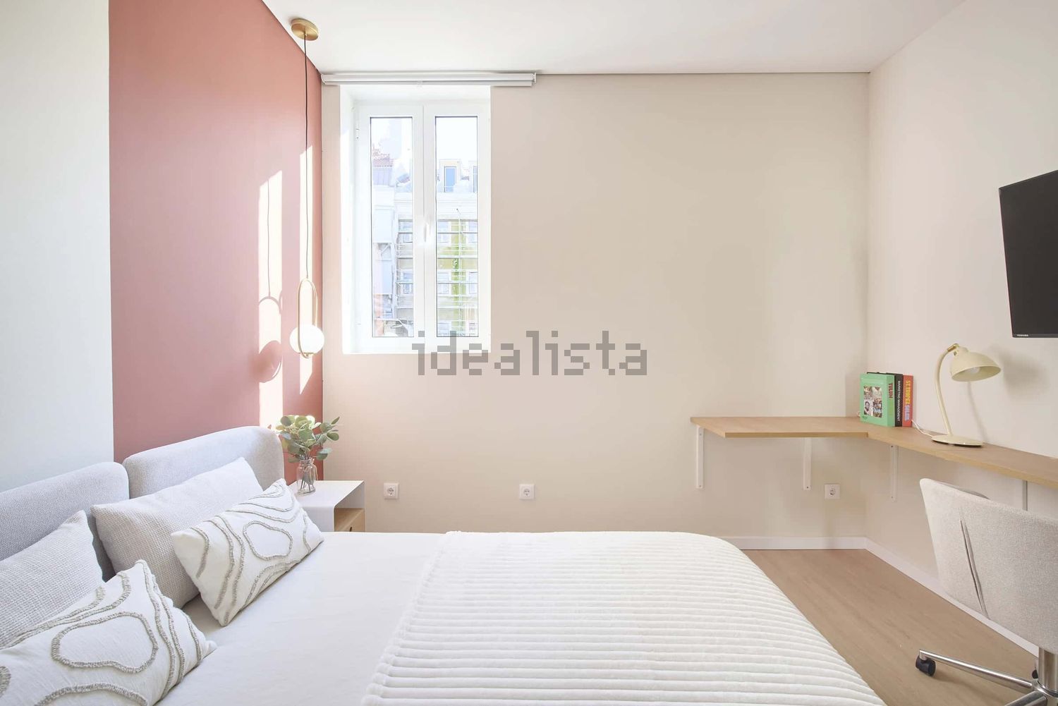 出租房间在Largo Vitorino Damásio, 2 - 卧室