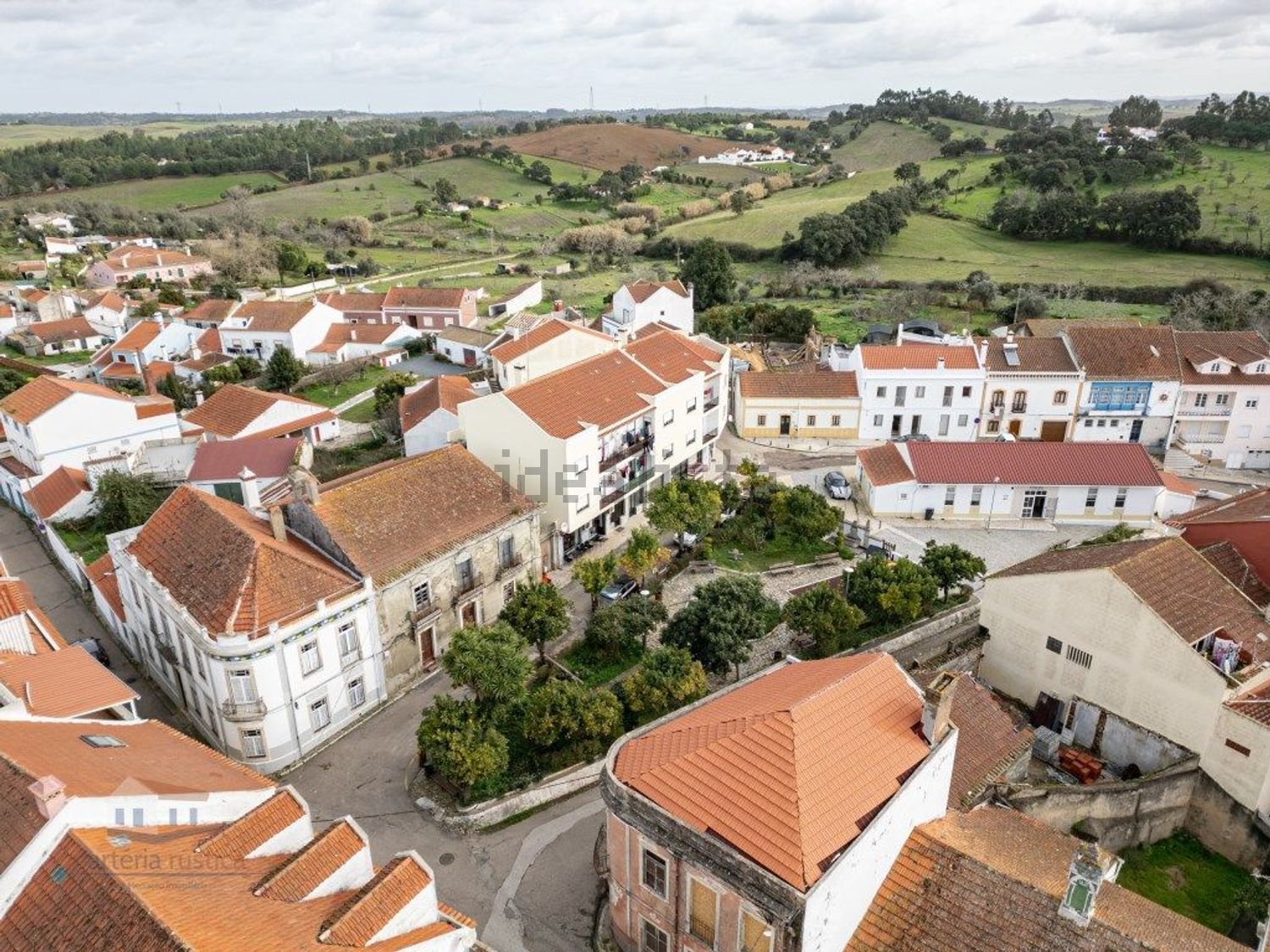 小楼房或独栋别墅出售在Cercal - 照片