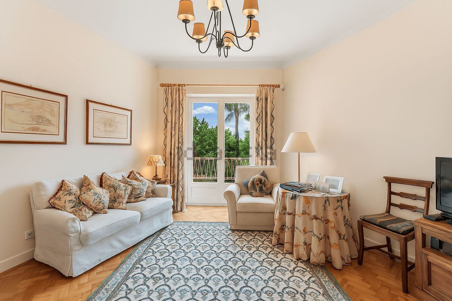 小楼房或独栋别墅出售在Avenida Marechal Carmona - 客厅