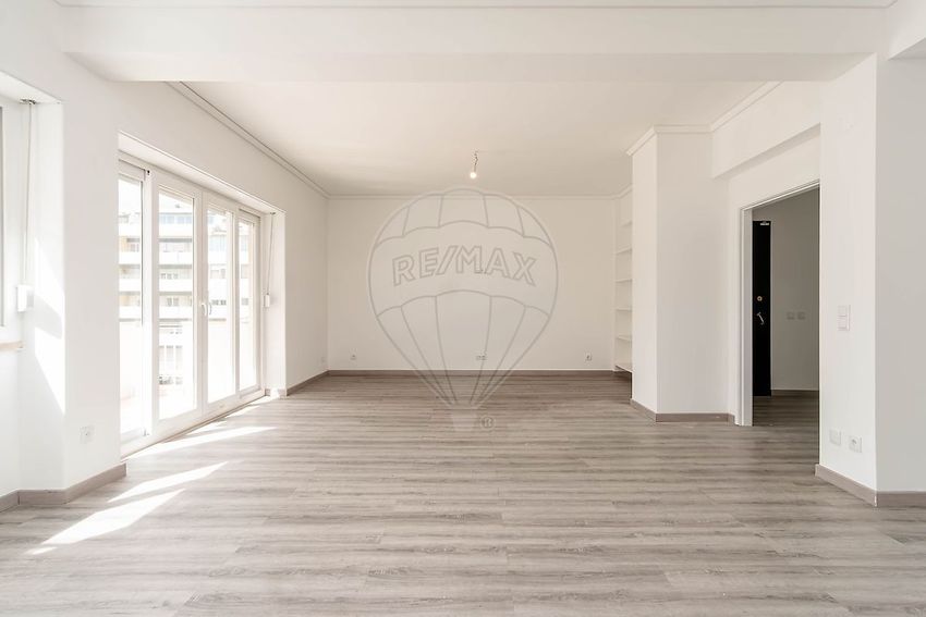 公寓 t3出售在Praça Rainha Santa