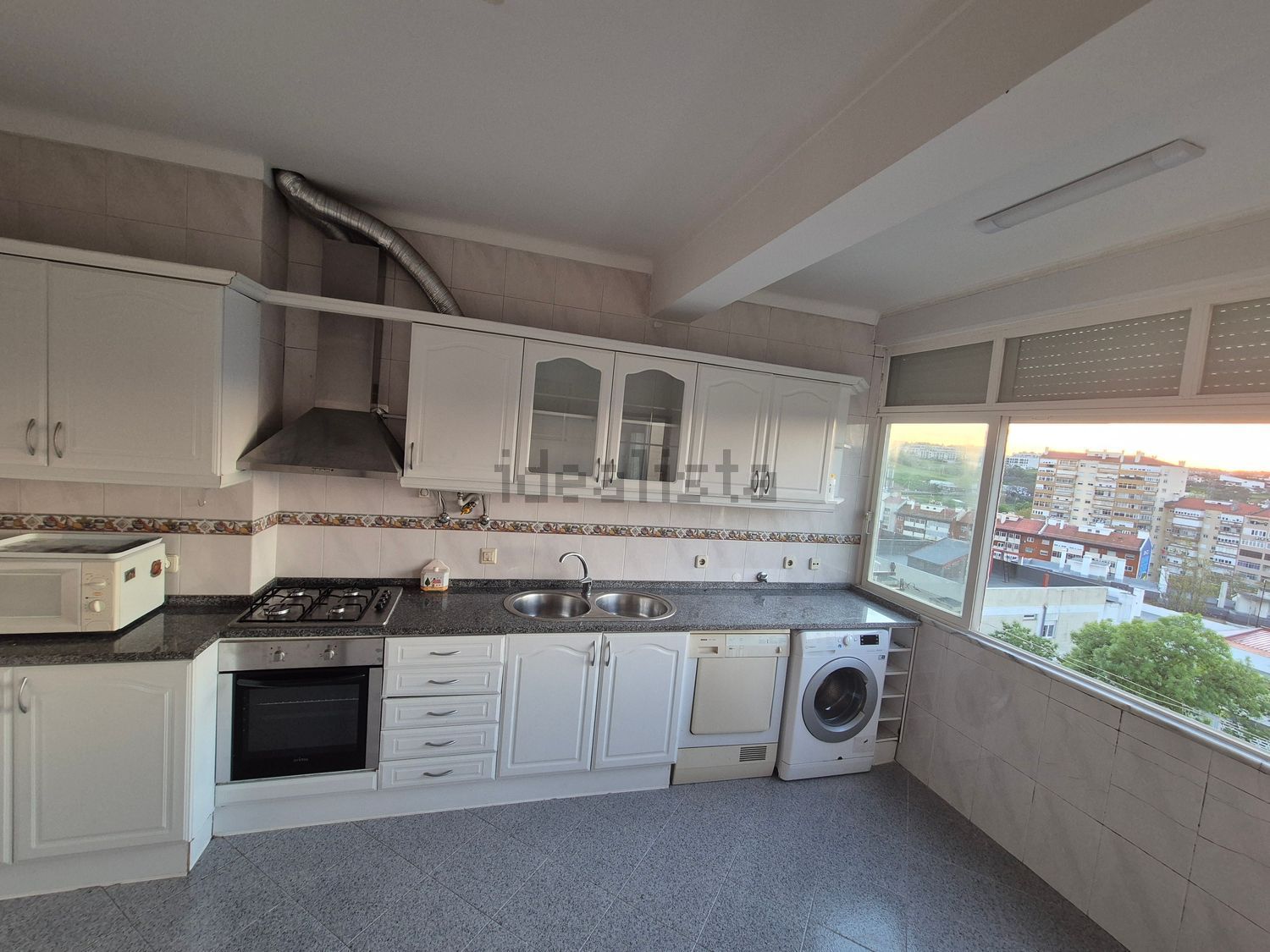 出租公寓 t2在Rua Engenheiro Quartin Graça, 18 - 厨房