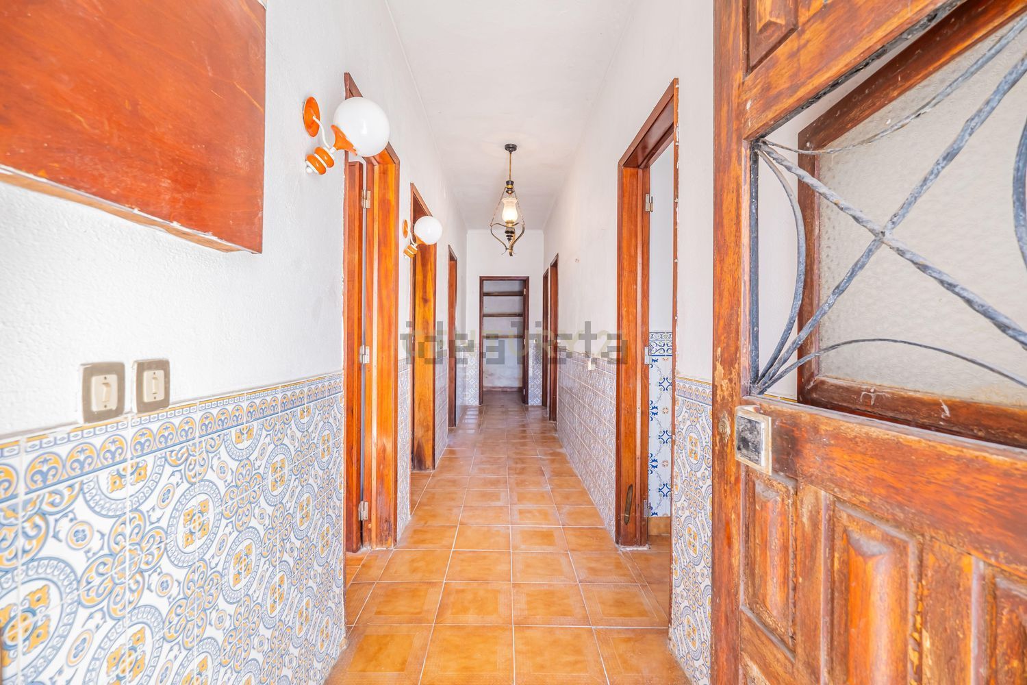 小楼房或独栋别墅出售在Rua General Humberto Delgado, 6 - 过道