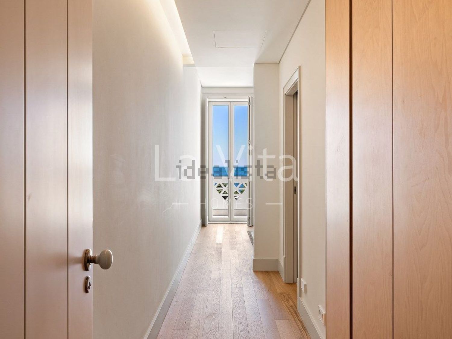 双拼别墅出售在Avenida Marginal - 过道