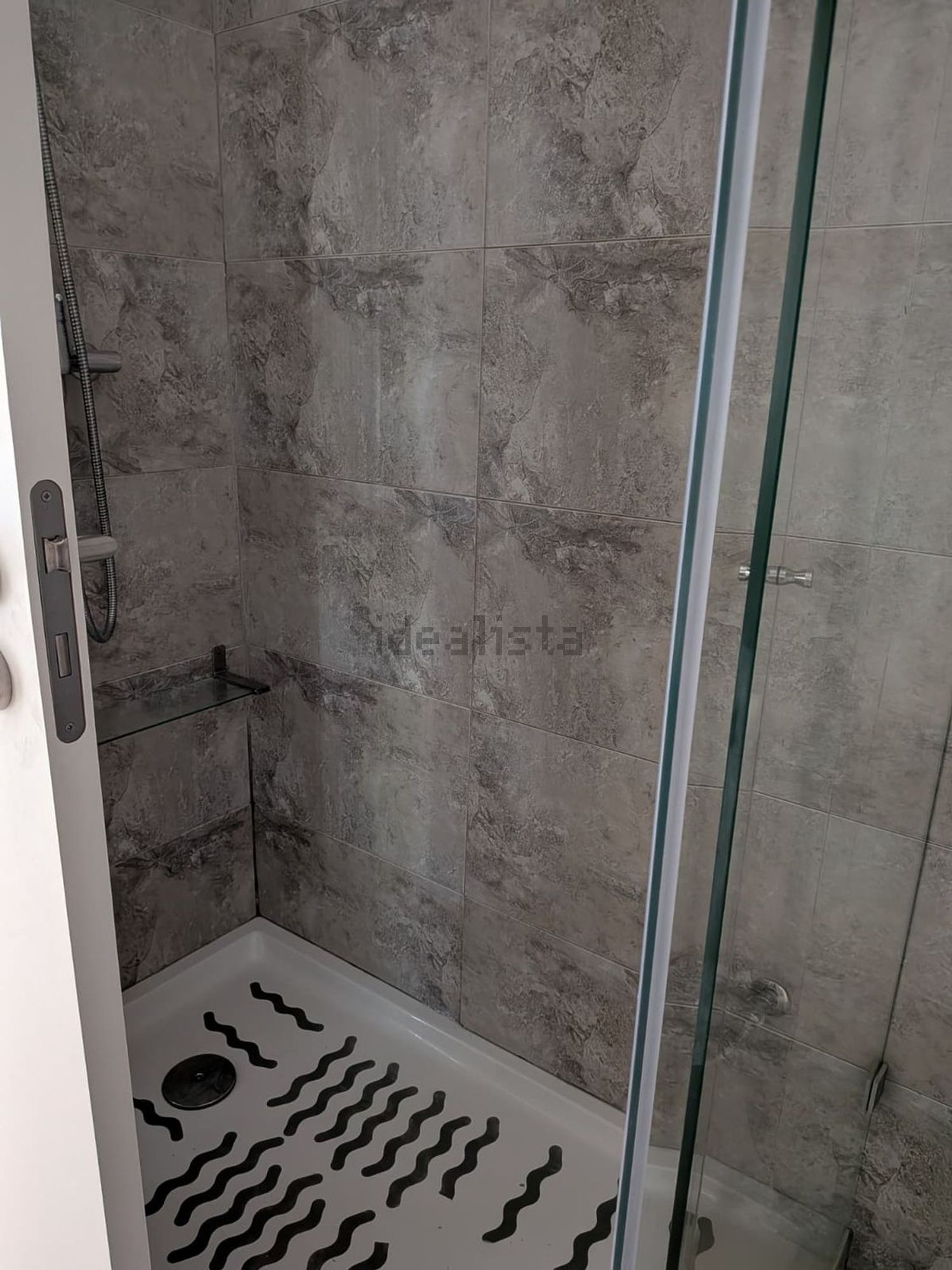 出租公寓 t2在Rua Engenheiro Quartin Graça, 40 - 卫生间