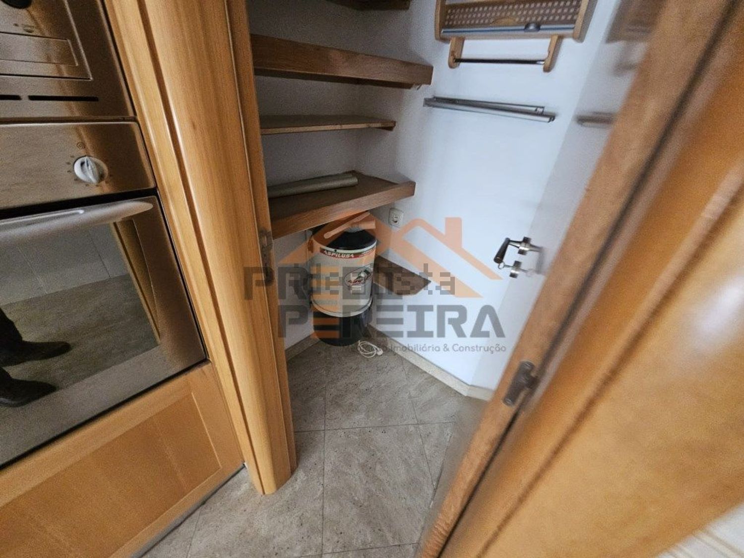 出租公寓 t3在Rua Diogo Guilherme da Silva Alves Furtado, 8 - 试衣间