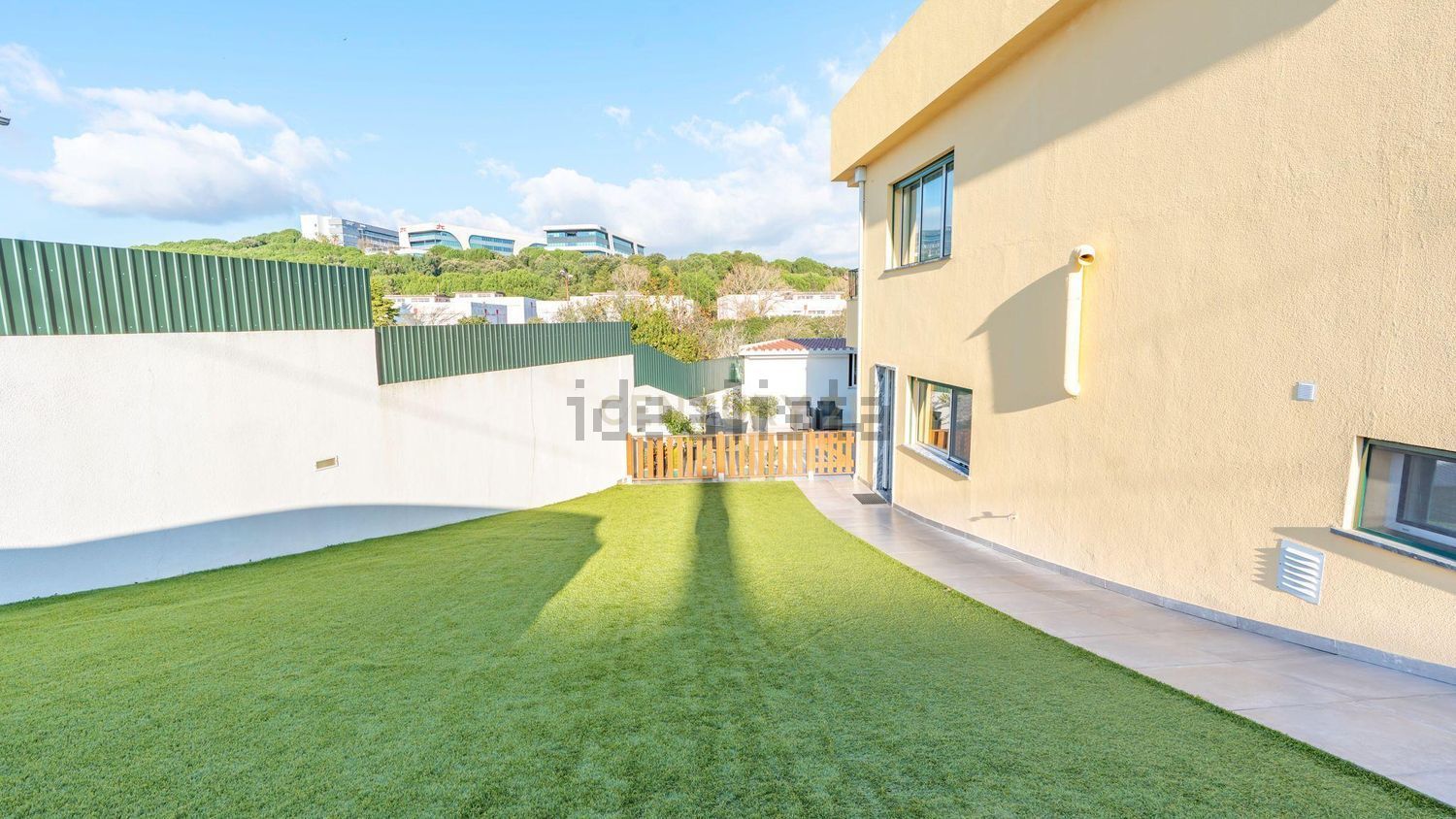 小楼房或独栋别墅出售在Avenida Engenheiro Arantes e Oliveira, 4 - 外立面