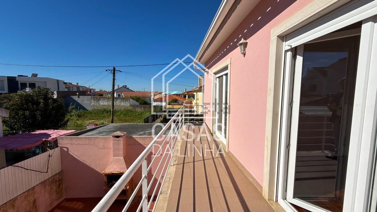 出租小楼房或独栋别墅在Tires - 露台