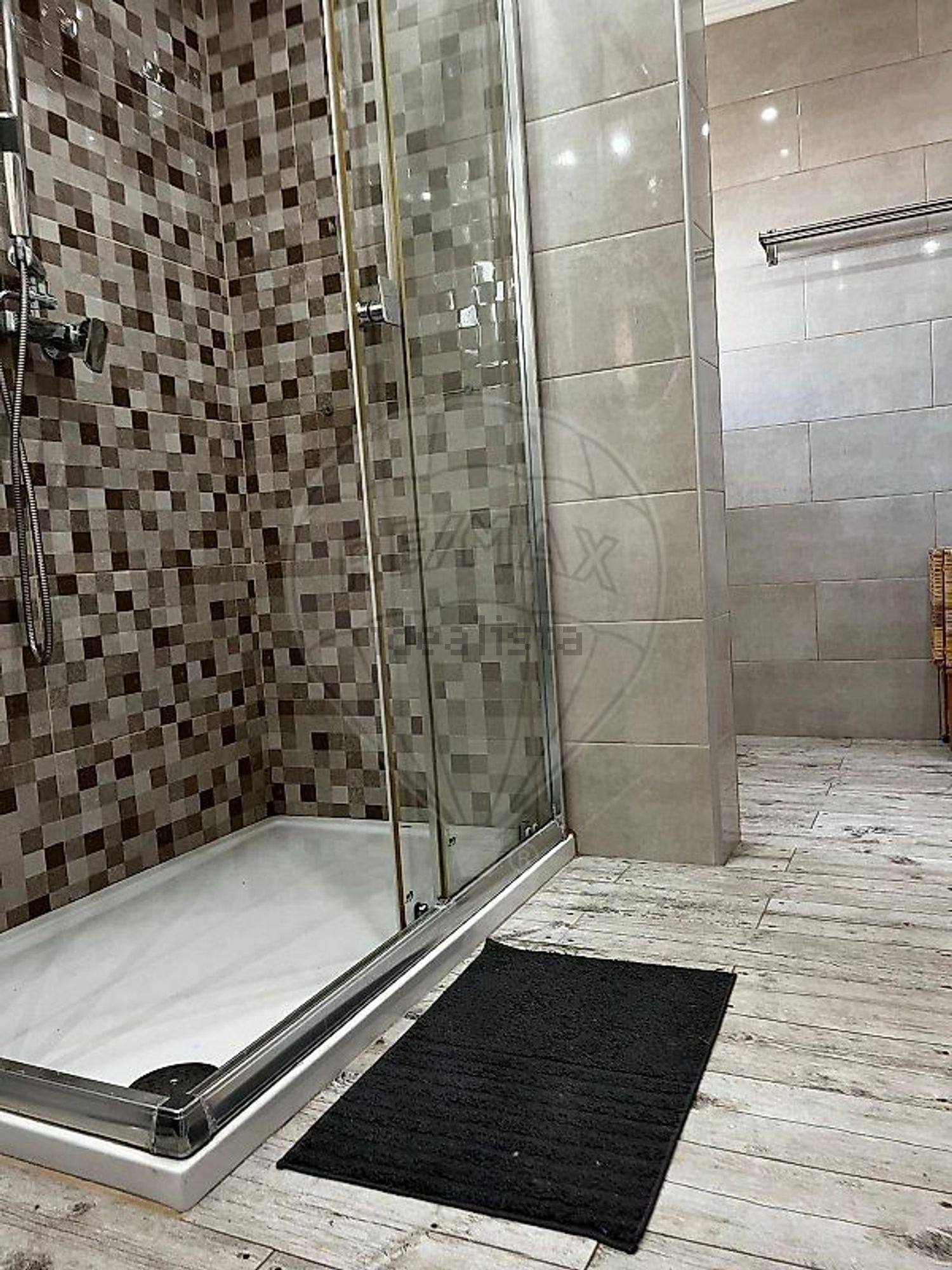 小楼房或独栋别墅出售在Rua Furnas - 卫生间