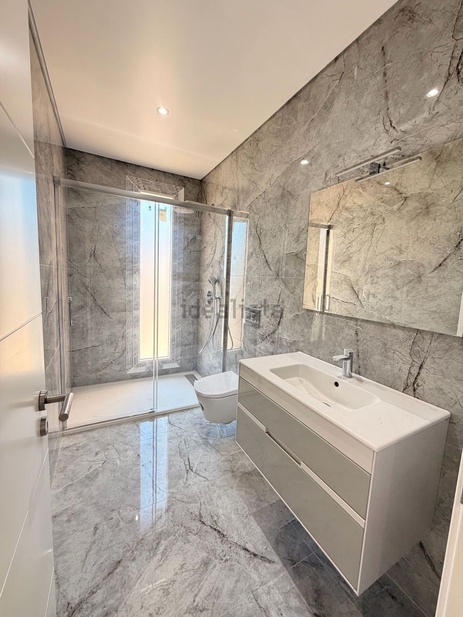 小楼房或独栋别墅出售在Rua Carlos Paião, 11 - 卫生间