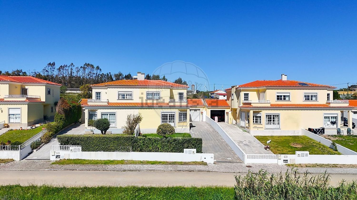 小楼房或独栋别墅出售在Rua da Engenheira - 外立面