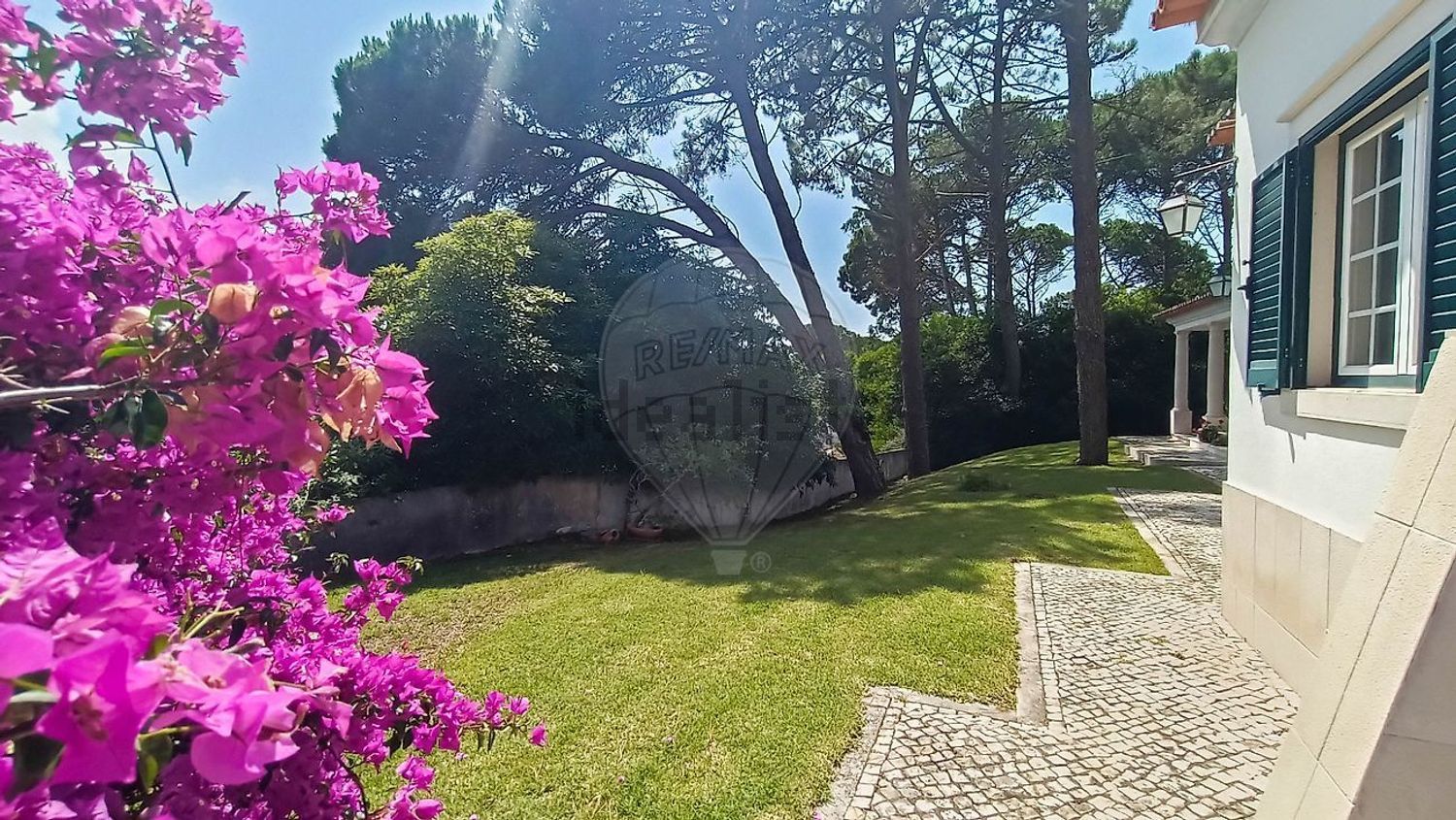 小楼房或独栋别墅出售在Rua da Mofina - 花园