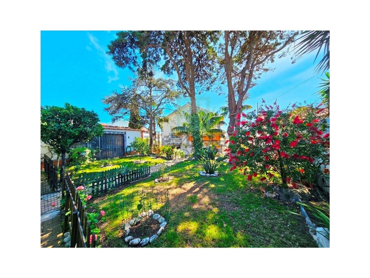 小楼房或独栋别墅出售在Rua Zambujal, 263 a - 花园