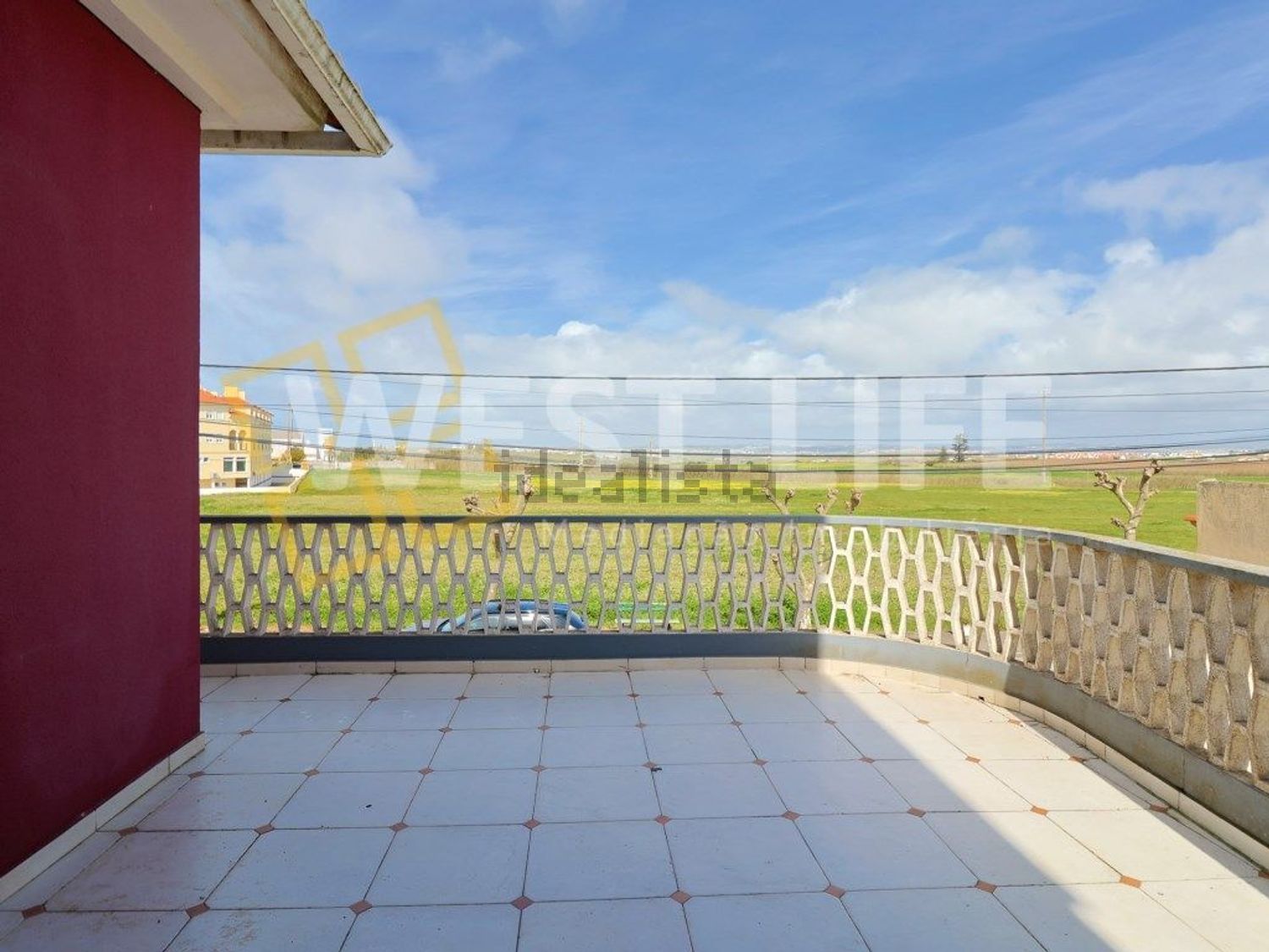 小楼房或独栋别墅出售在São Pedro da Cadeira - 阳台