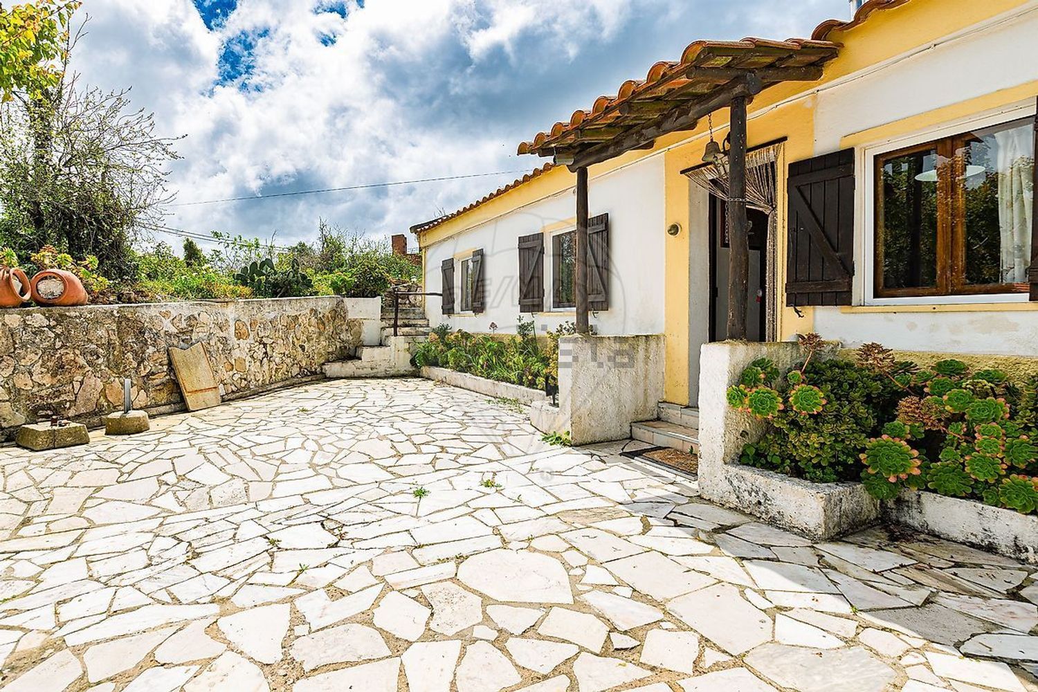 小楼房或独栋别墅出售在Estrada Sem Nome - 外立面