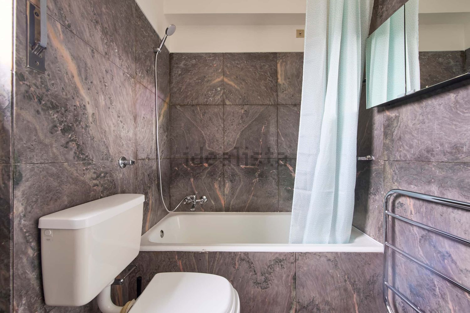 出租房间在Rua Actor António Silva, 3 - 卫生间