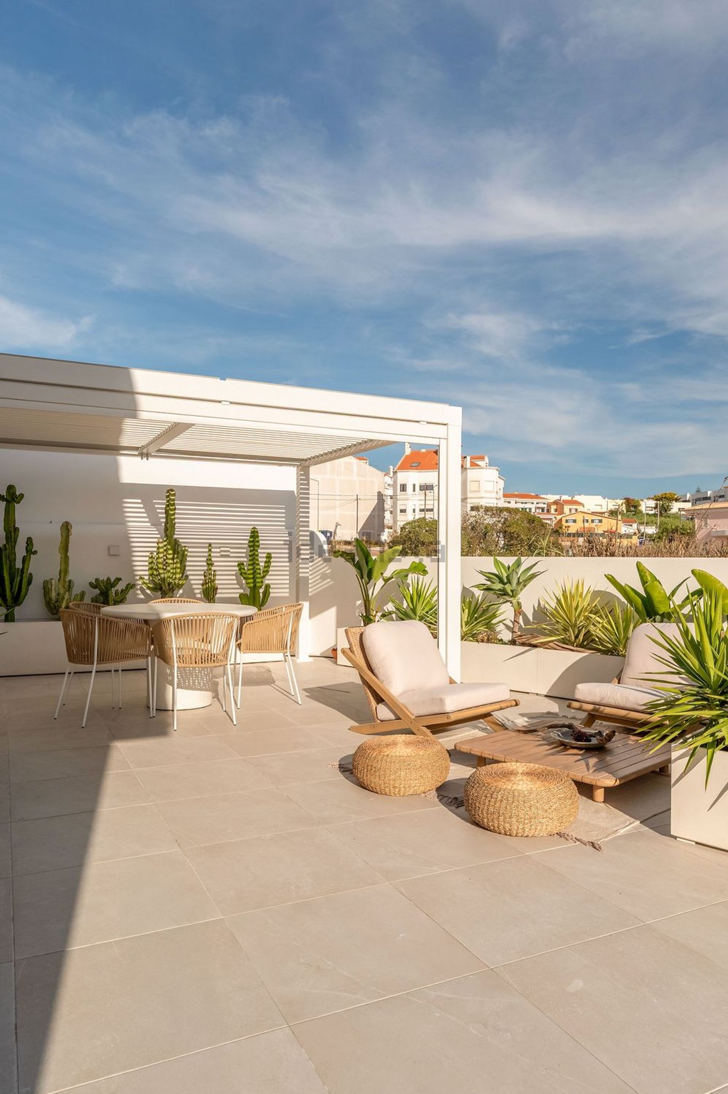 小楼房或独栋别墅出售在Avenida António Garcia de Castro - 照片