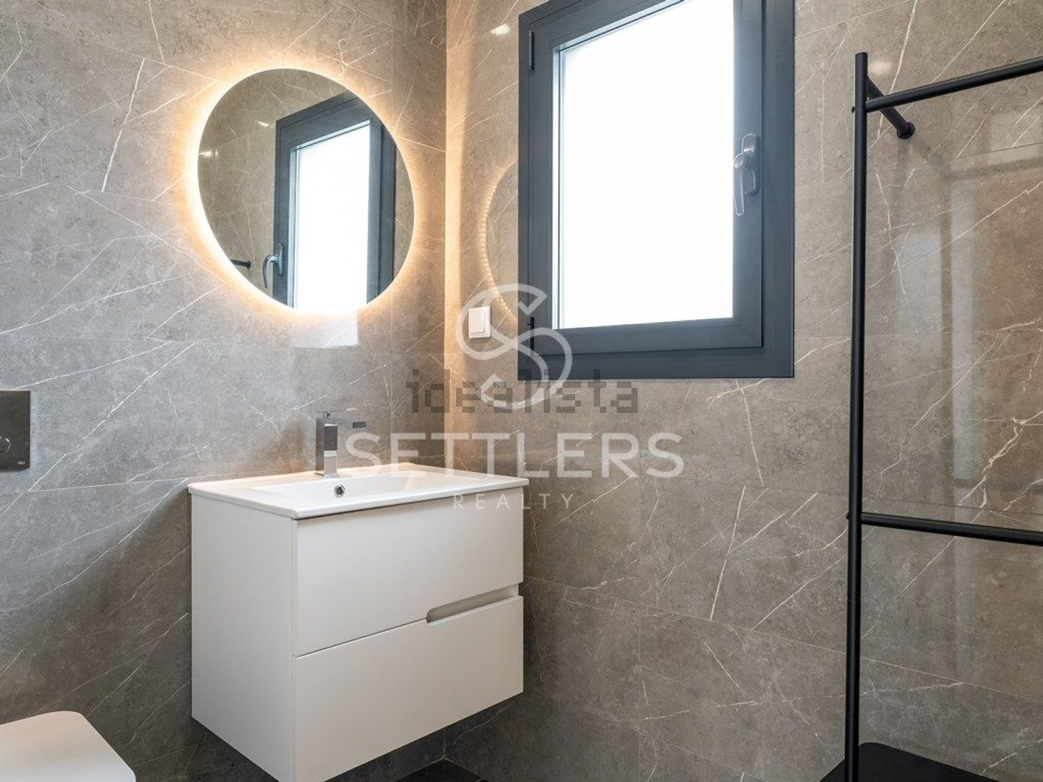 双拼别墅出售在Porto Salvo - 卫生间