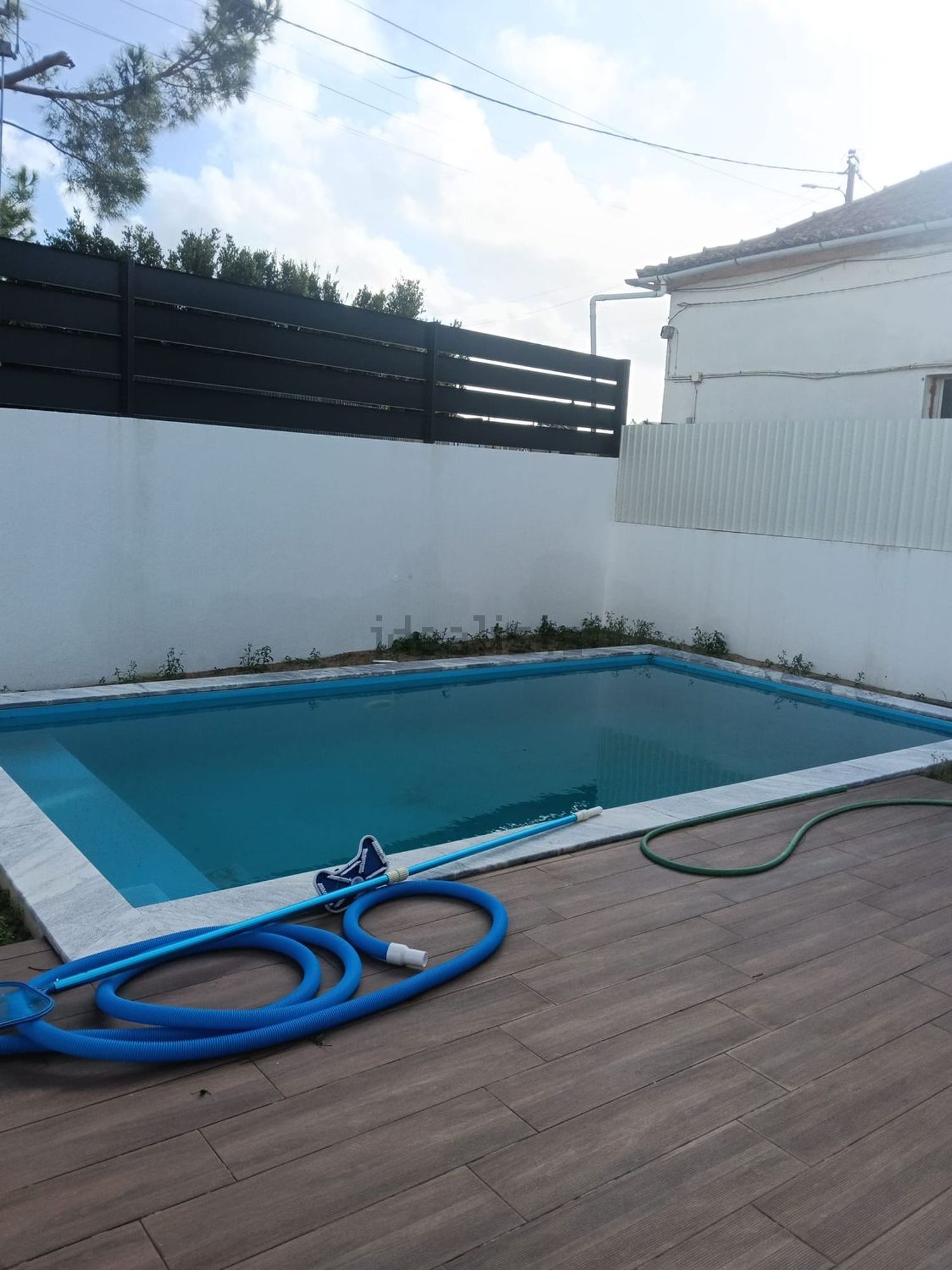 小楼房或独栋别墅出售在Rua José Malhoa, 17 - 游泳池