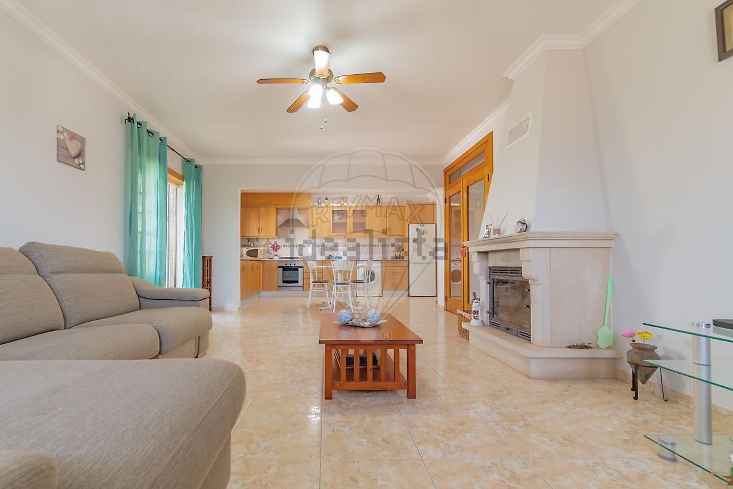 小楼房或独栋别墅出售在Rua das Flores - 客厅