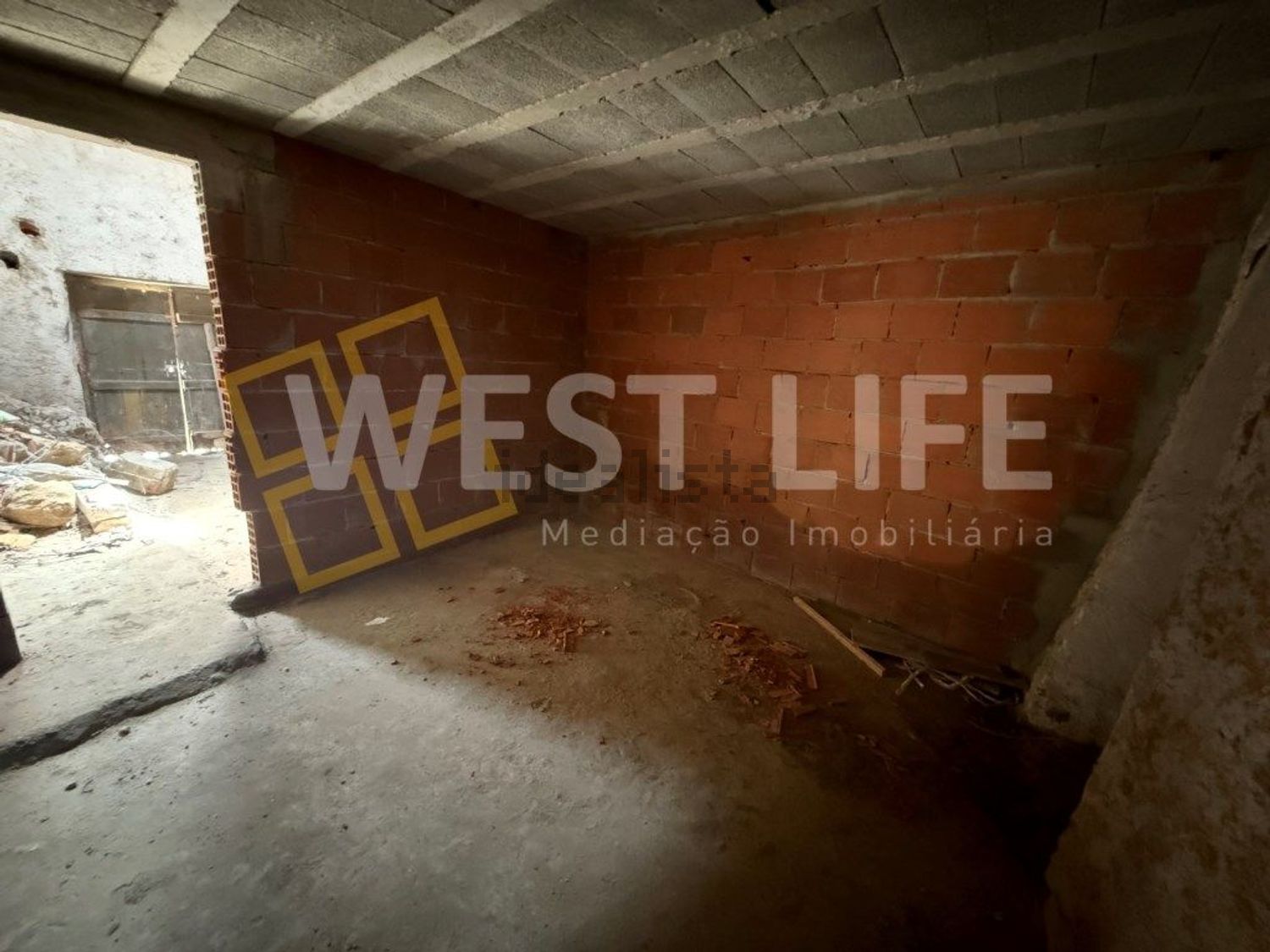 小楼房或独栋别墅出售在Enxara do Bispo - Gradil - Vila Franca do Rosário - 停车位