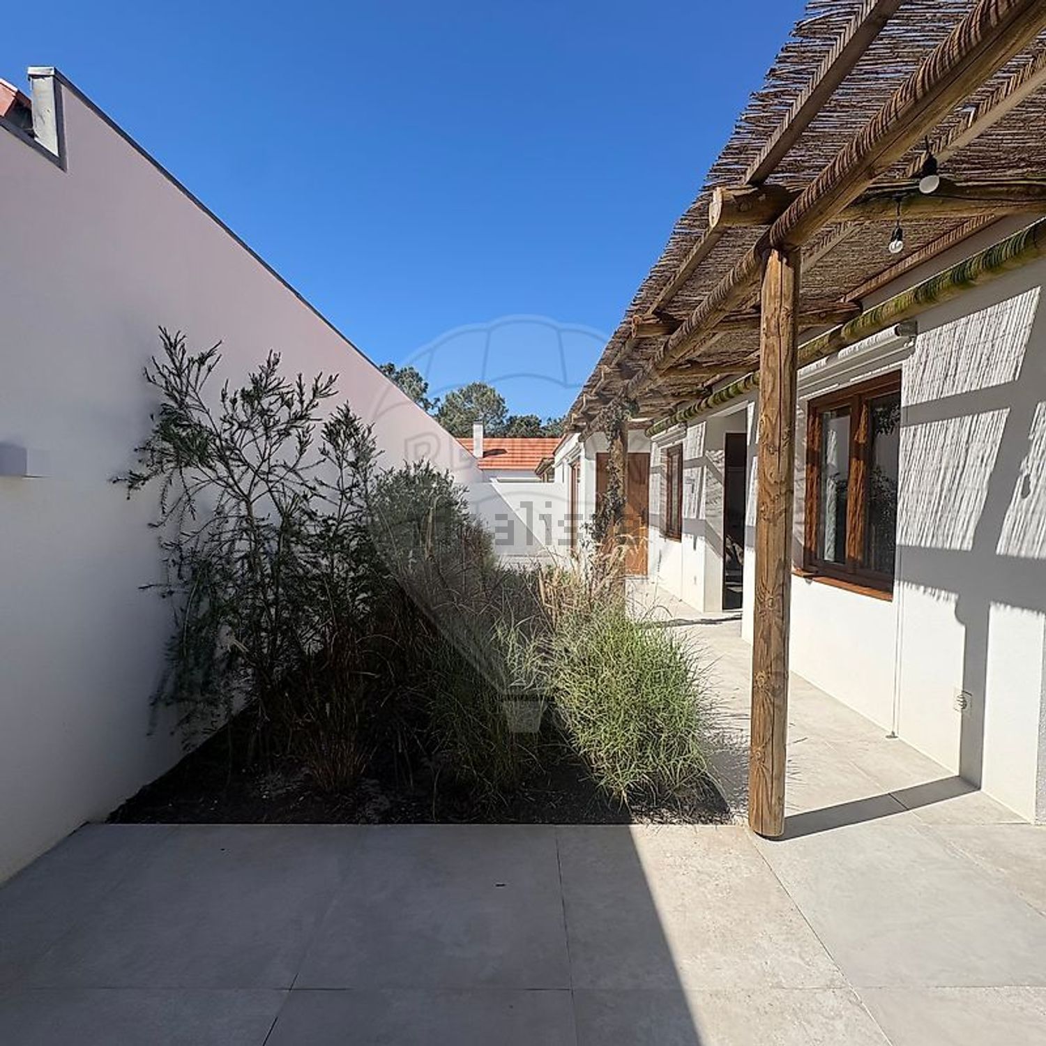 小楼房或独栋别墅出售在Rua Manuel Fonseca - 外立面