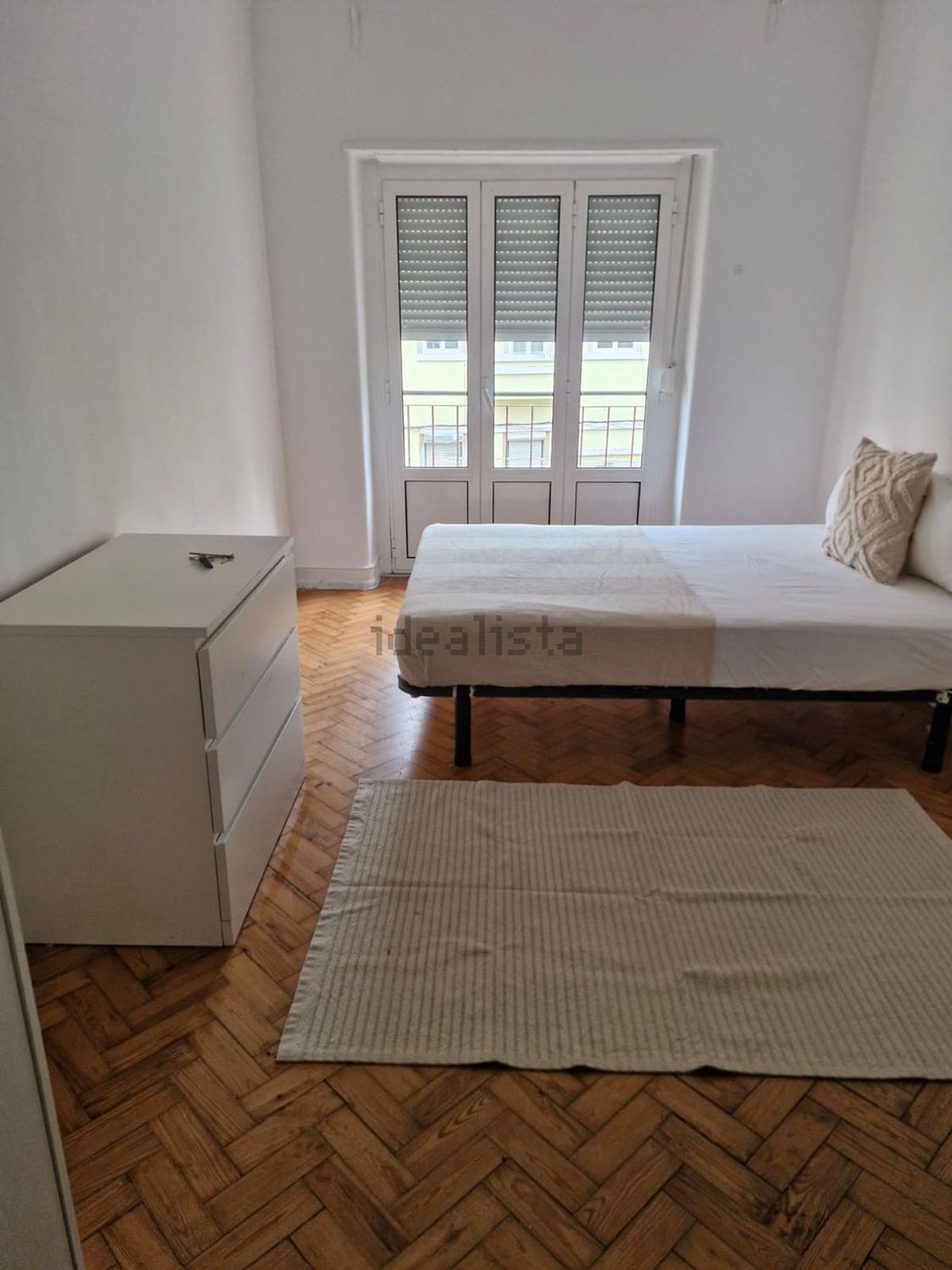 出租房间在Rua Cândido Figueiredo - 卧室