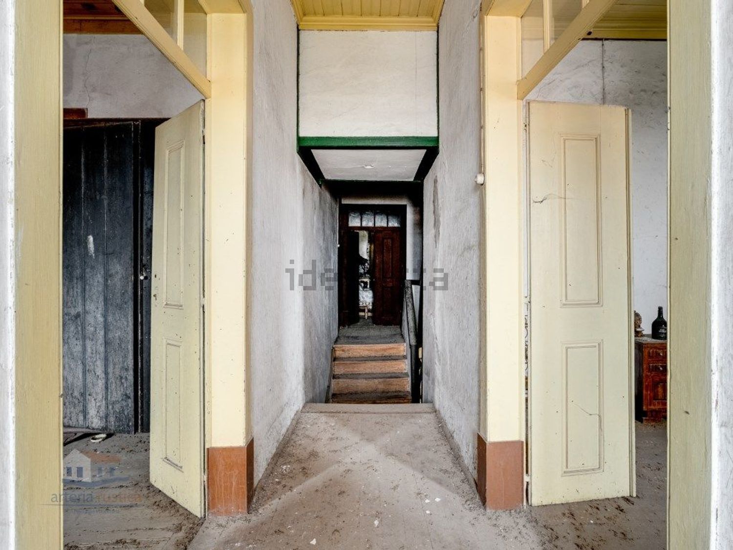 小楼房或独栋别墅出售在Cercal - 过道