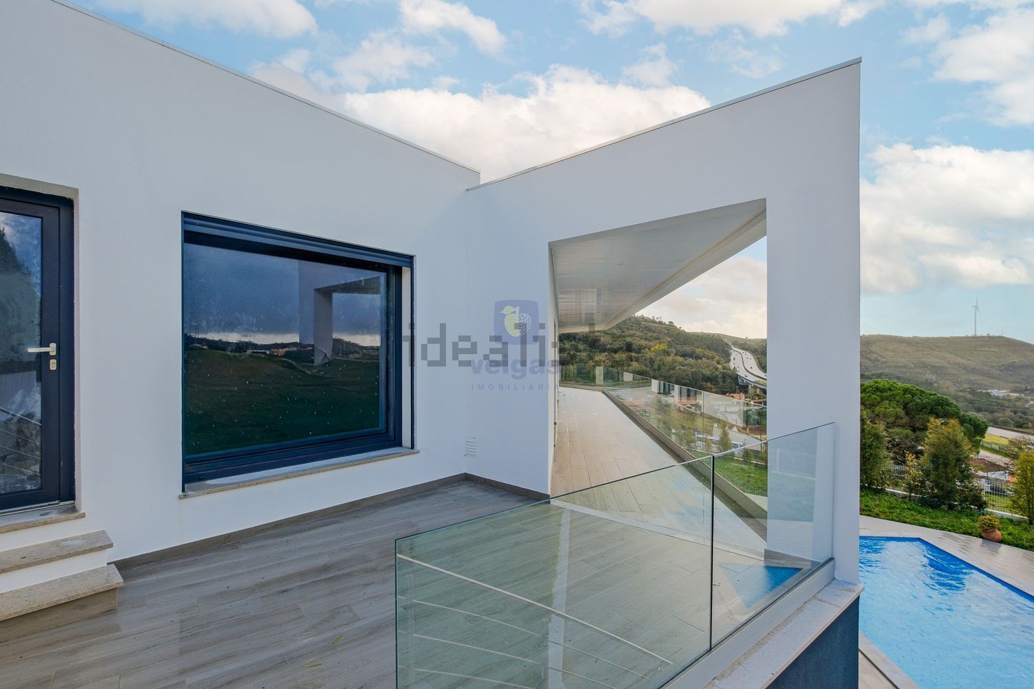 小楼房或别墅出售在Lousa - 阳台