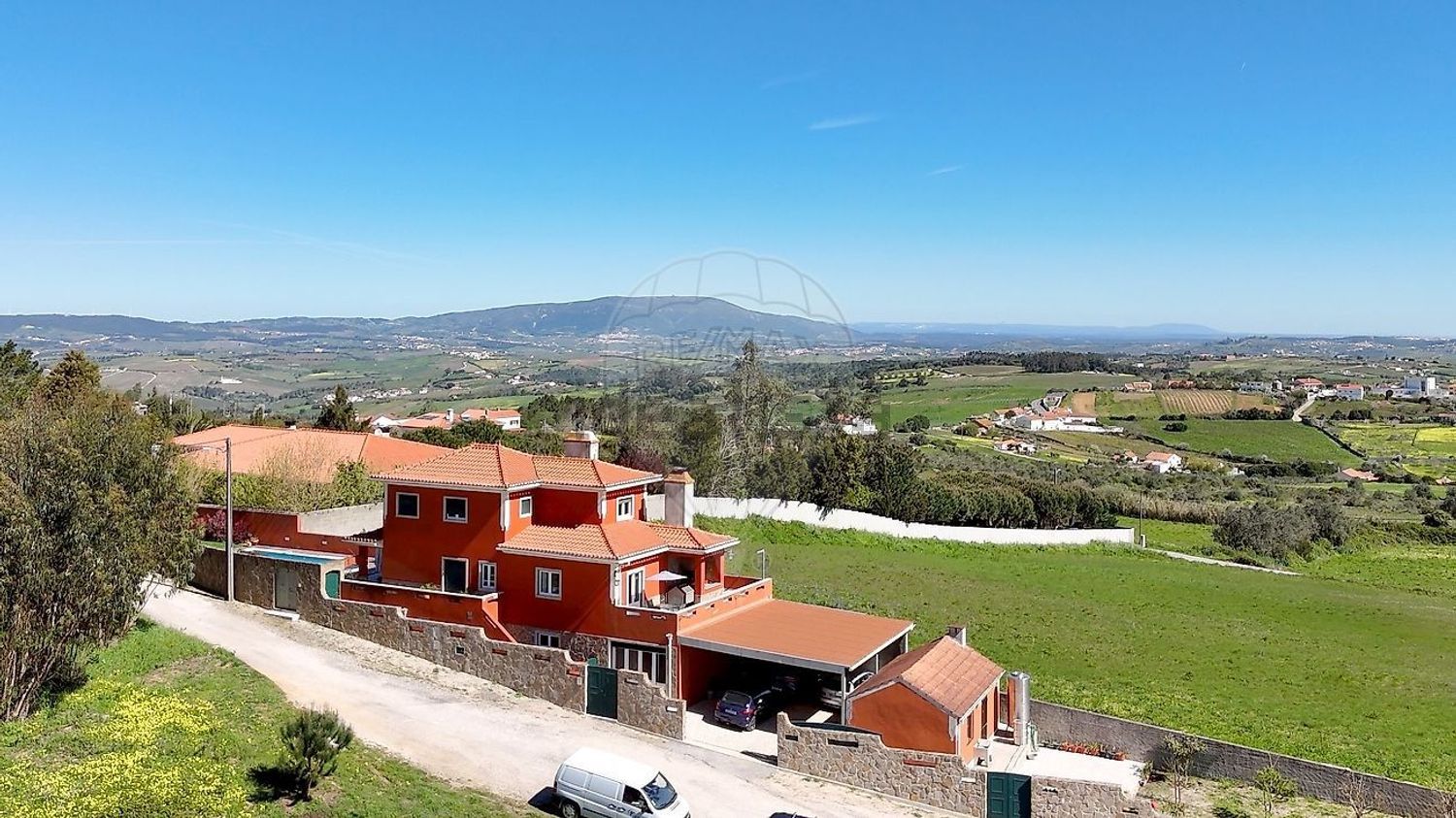 小楼房或独栋别墅出售在São Quintino - 照片