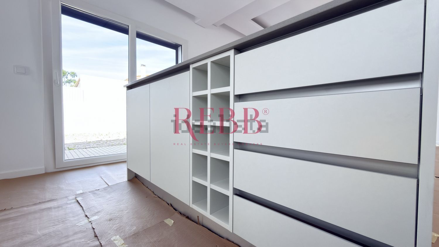 小楼房或独栋别墅出售在Rua Almada Negreiros - 试衣间