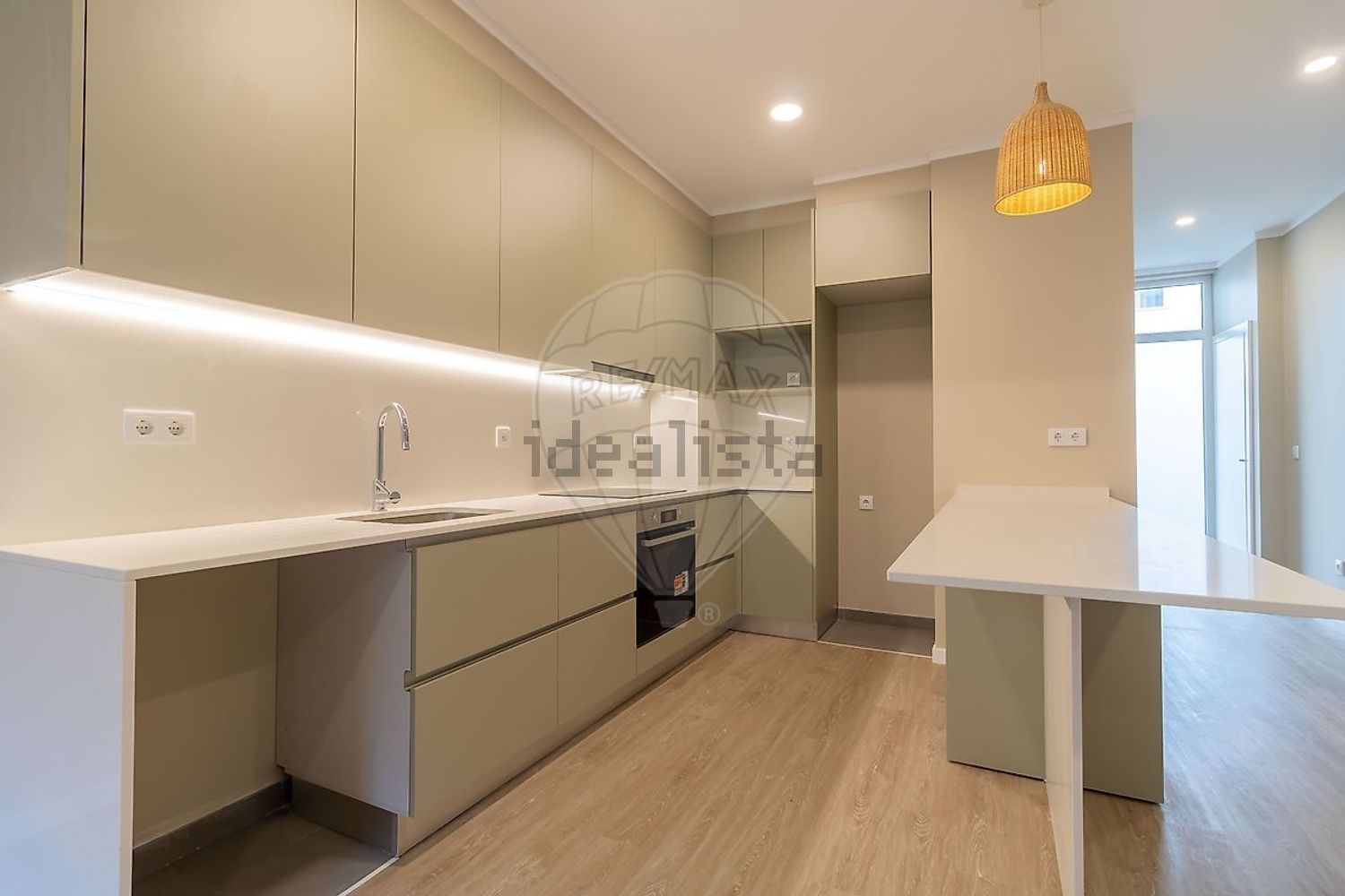 出租公寓 t3在Rua Nuno de Bragança - 厨房