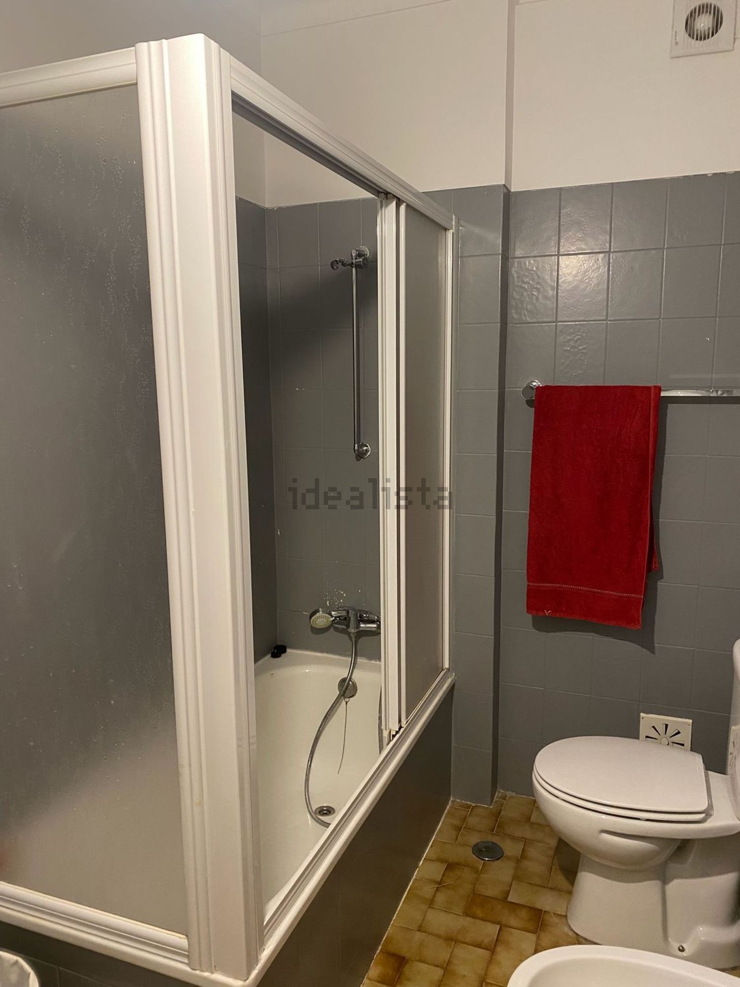 出租房间在Rua Peixinho Júnior, 9 - 卫生间