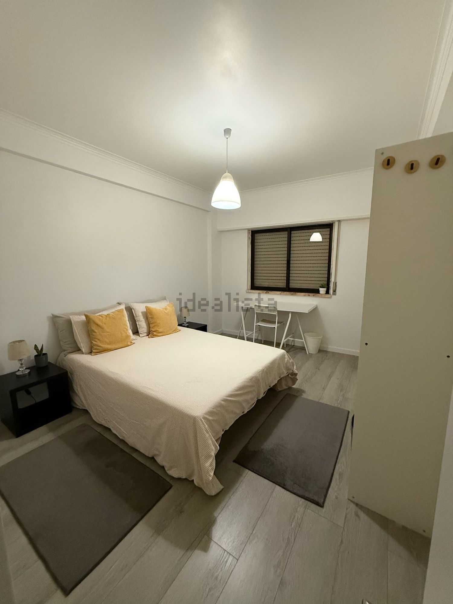 出租房间在Rua António Pedro, 11 - 卧室