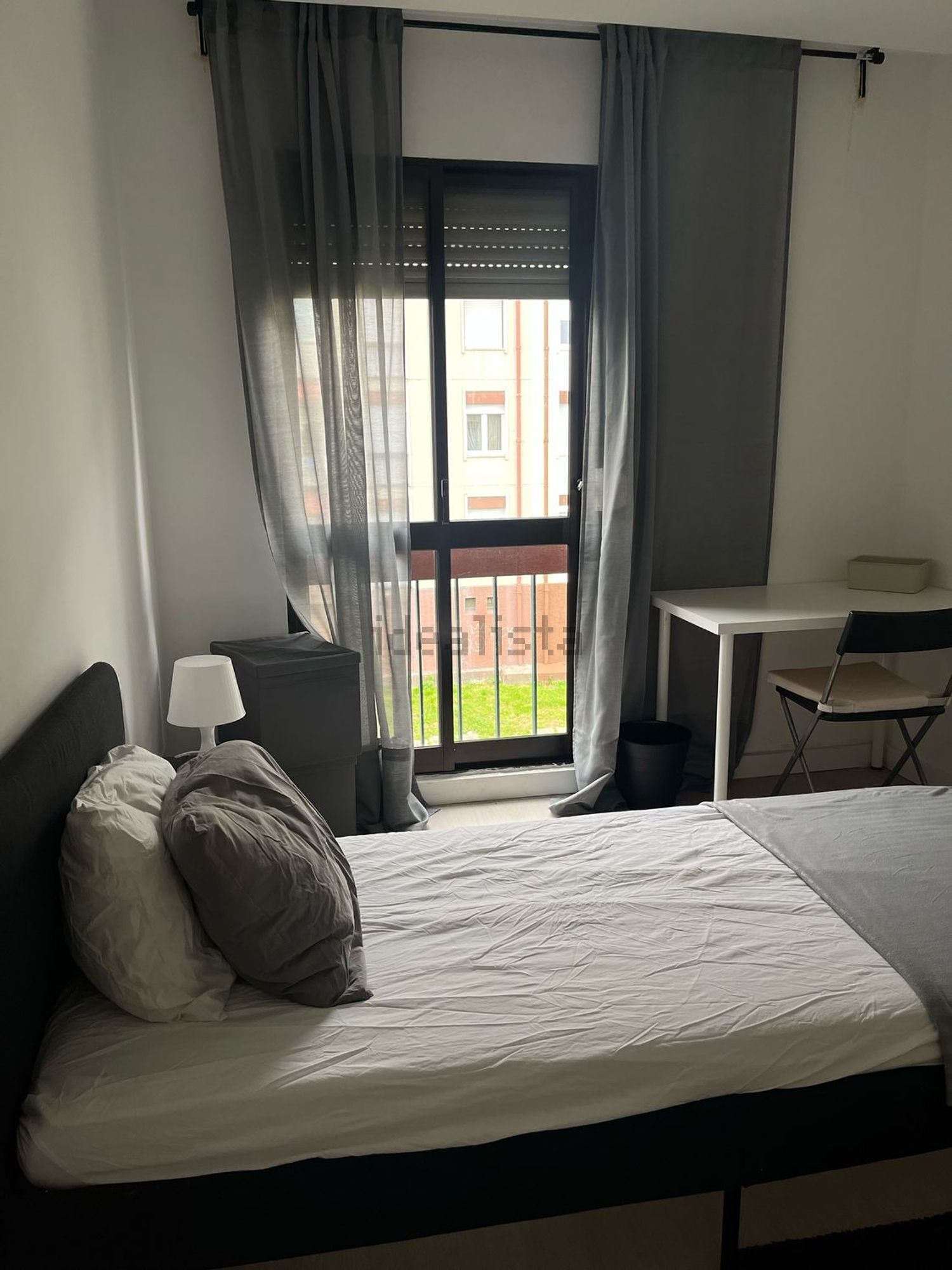 出租房间在Rua Simão da Veiga, 8 - 卧室